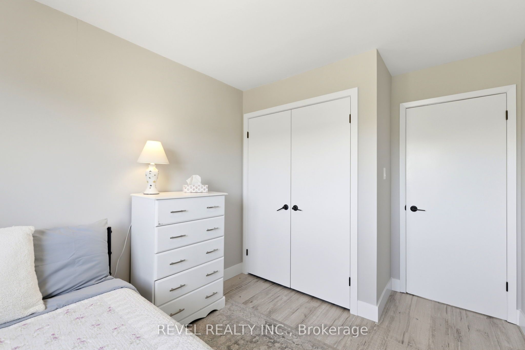 669 Osgoode Drive 2 Property Photo 21