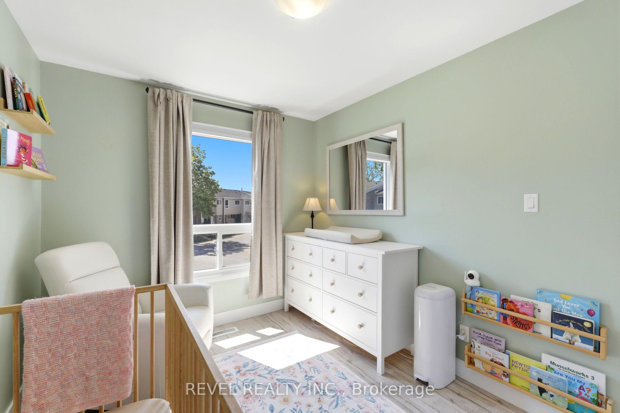 669 Osgoode Drive 2 Property Photo 23