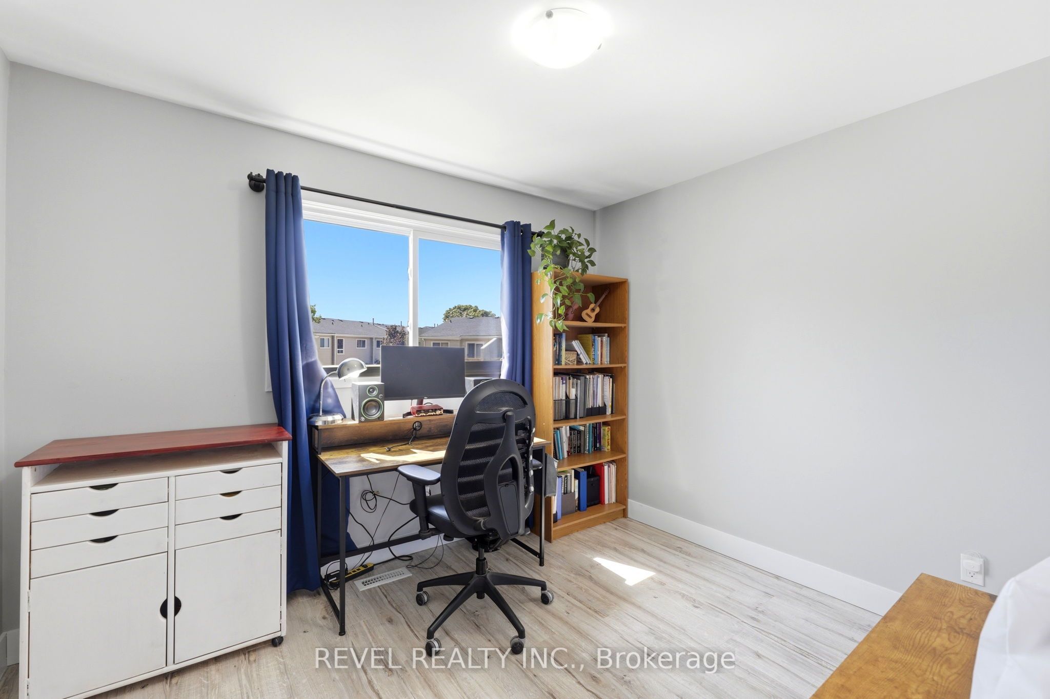 669 Osgoode Drive 2 Property Photo 25