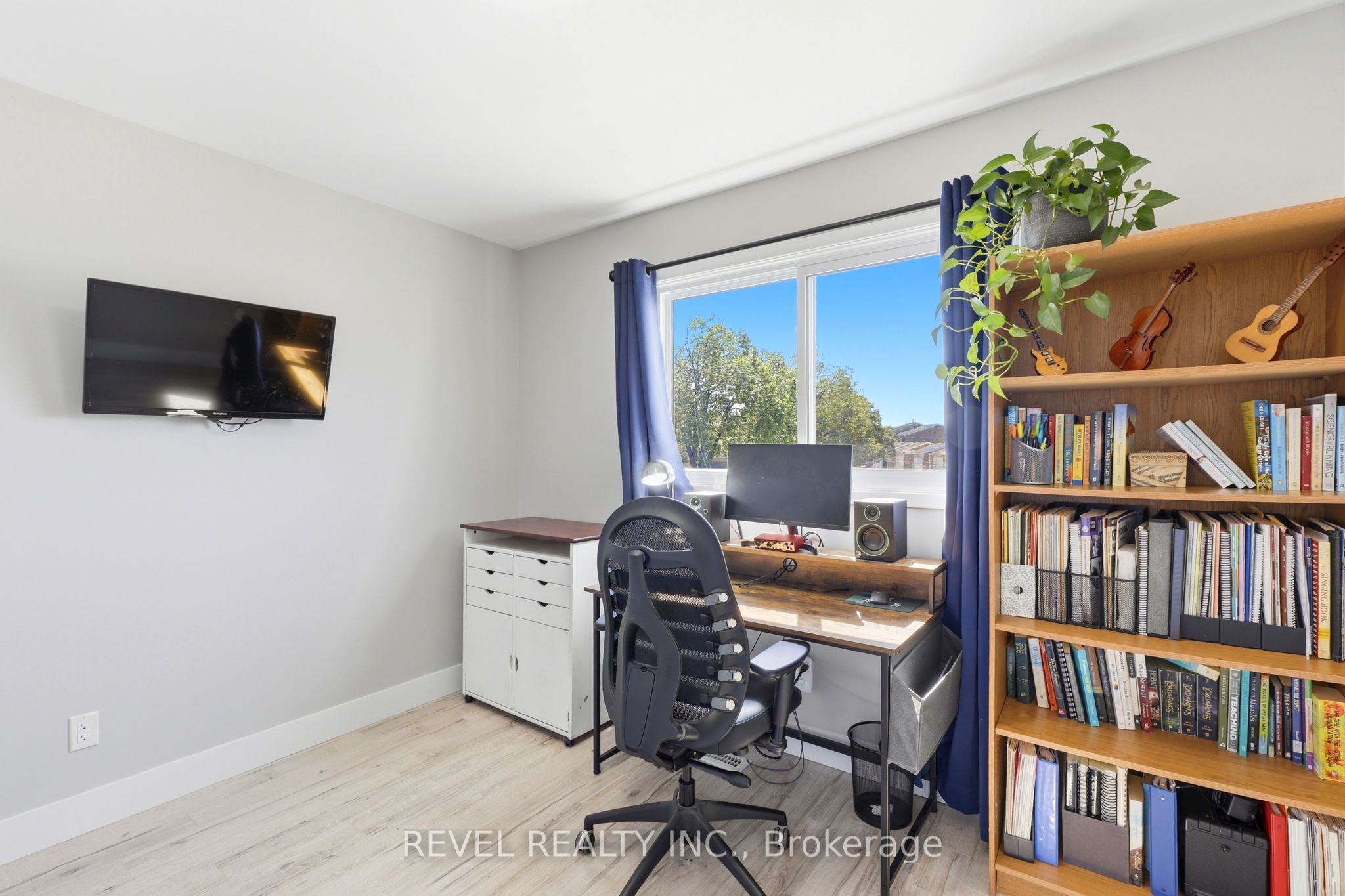 669 Osgoode Drive 2 Property Photo 26