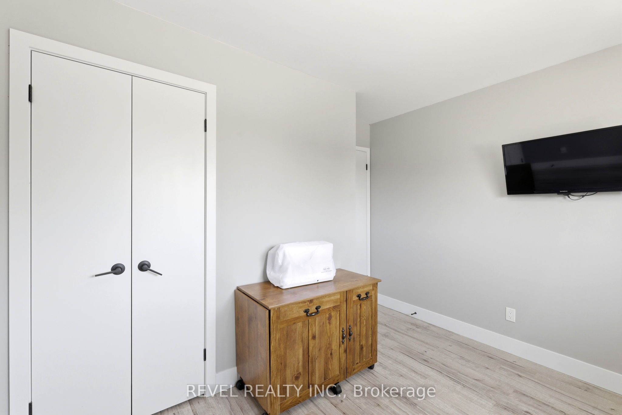669 Osgoode Drive 2 Property Photo 27