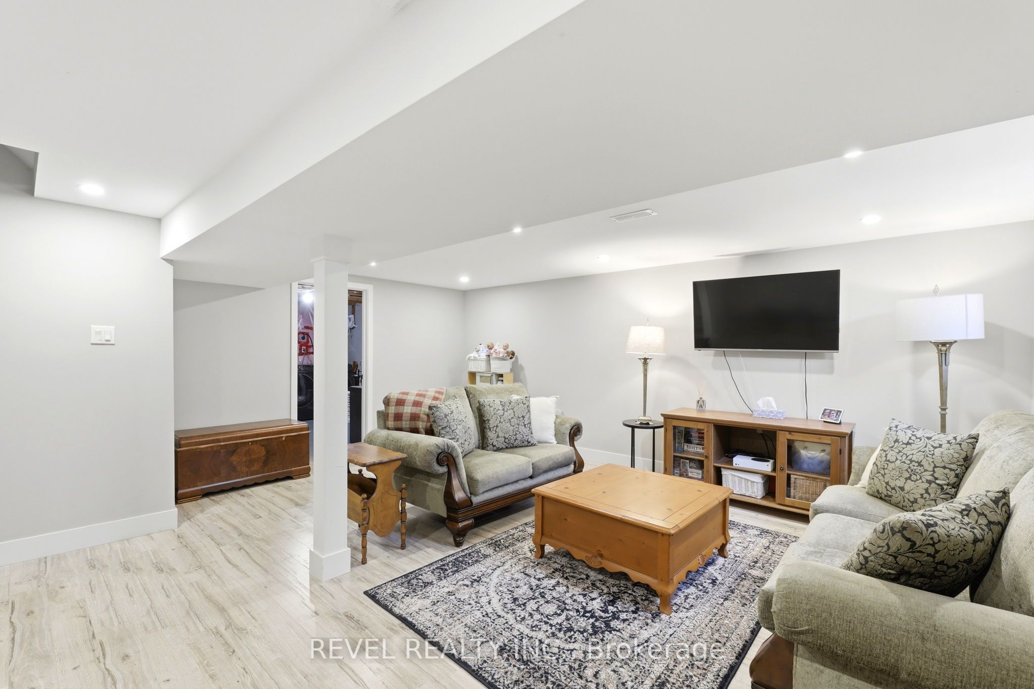 669 Osgoode Drive 2 Property Photo 29
