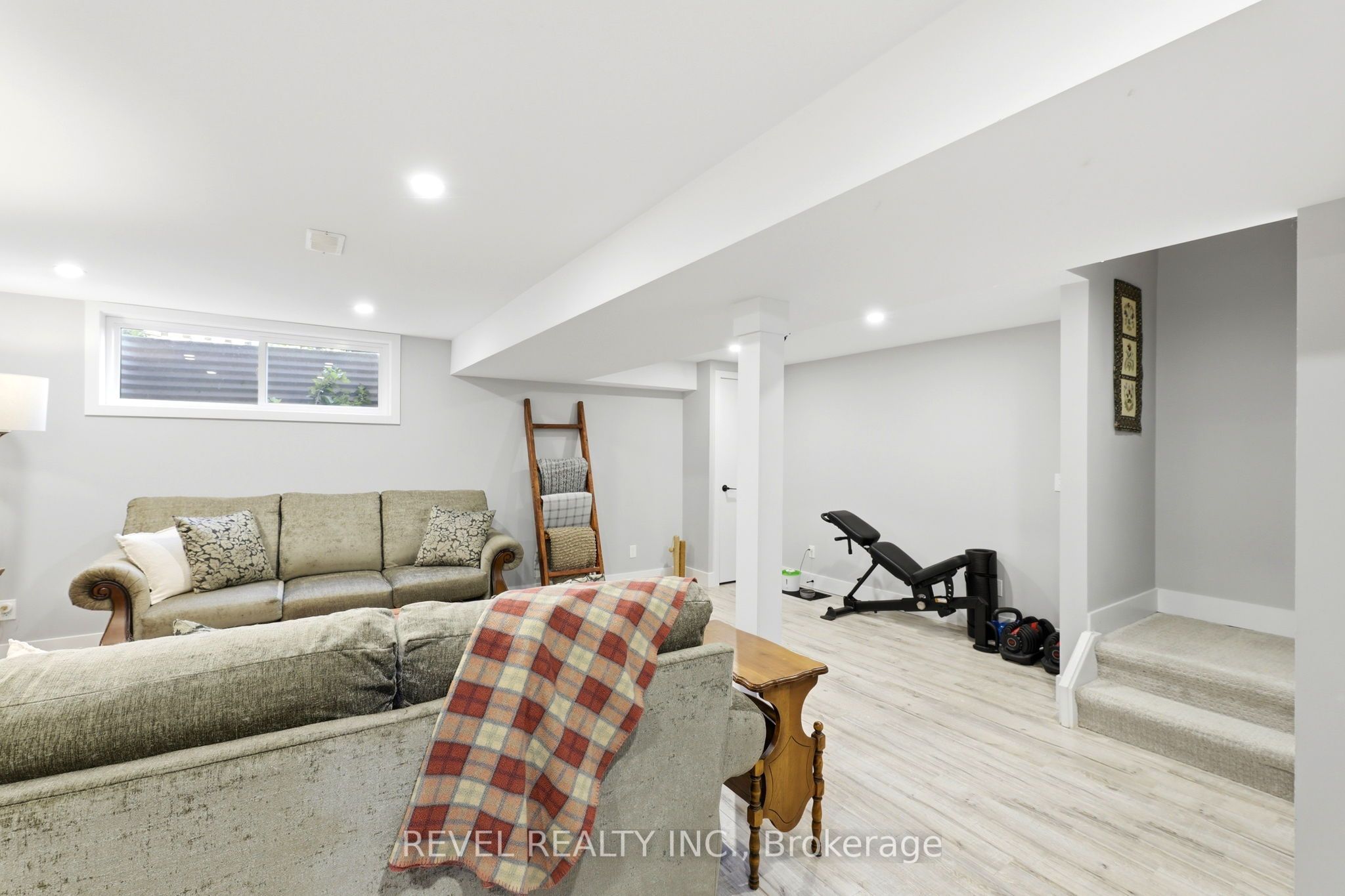 669 Osgoode Drive 2 Property Photo 30