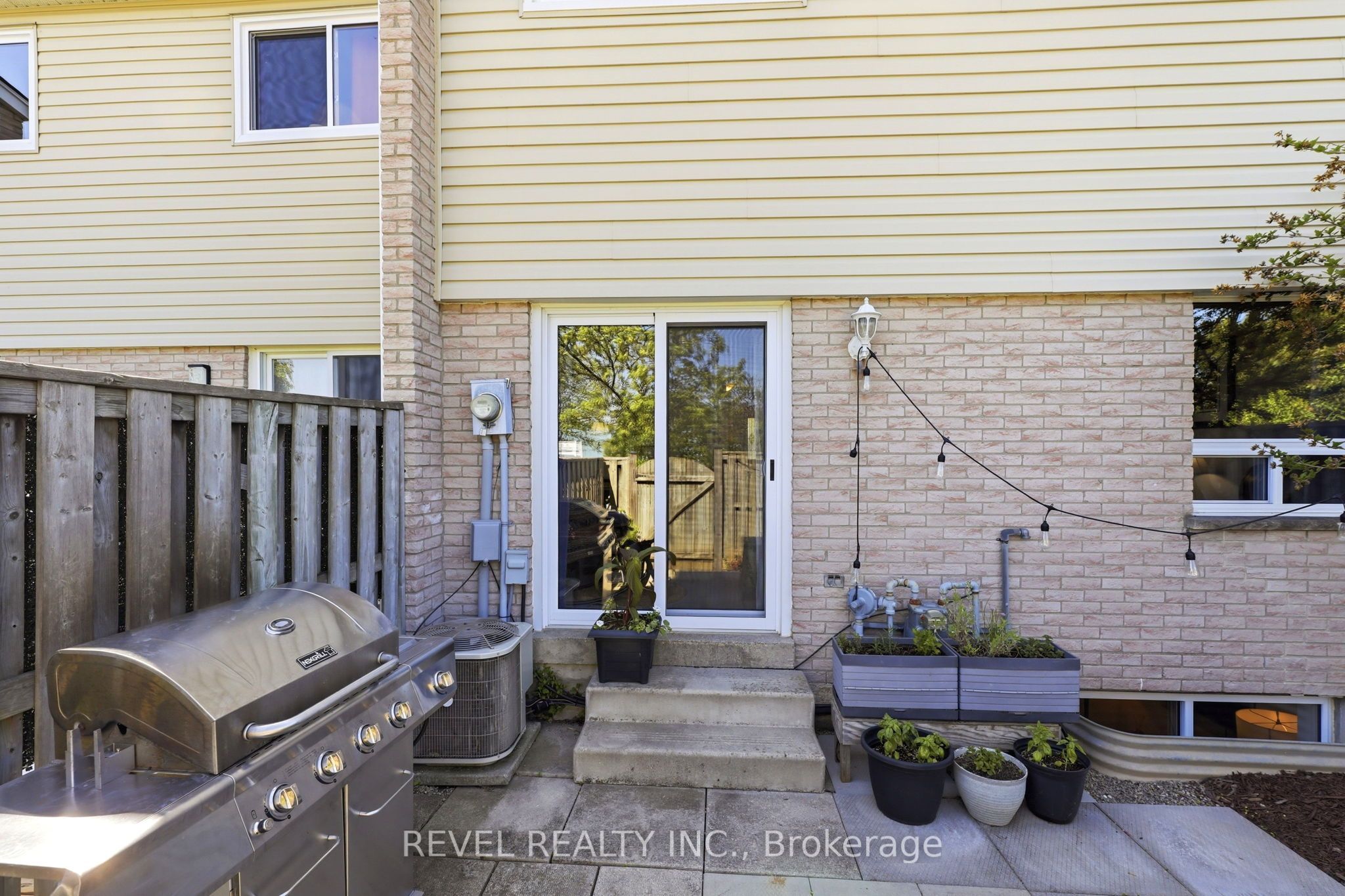 669 Osgoode Drive 2 Property Photo 33