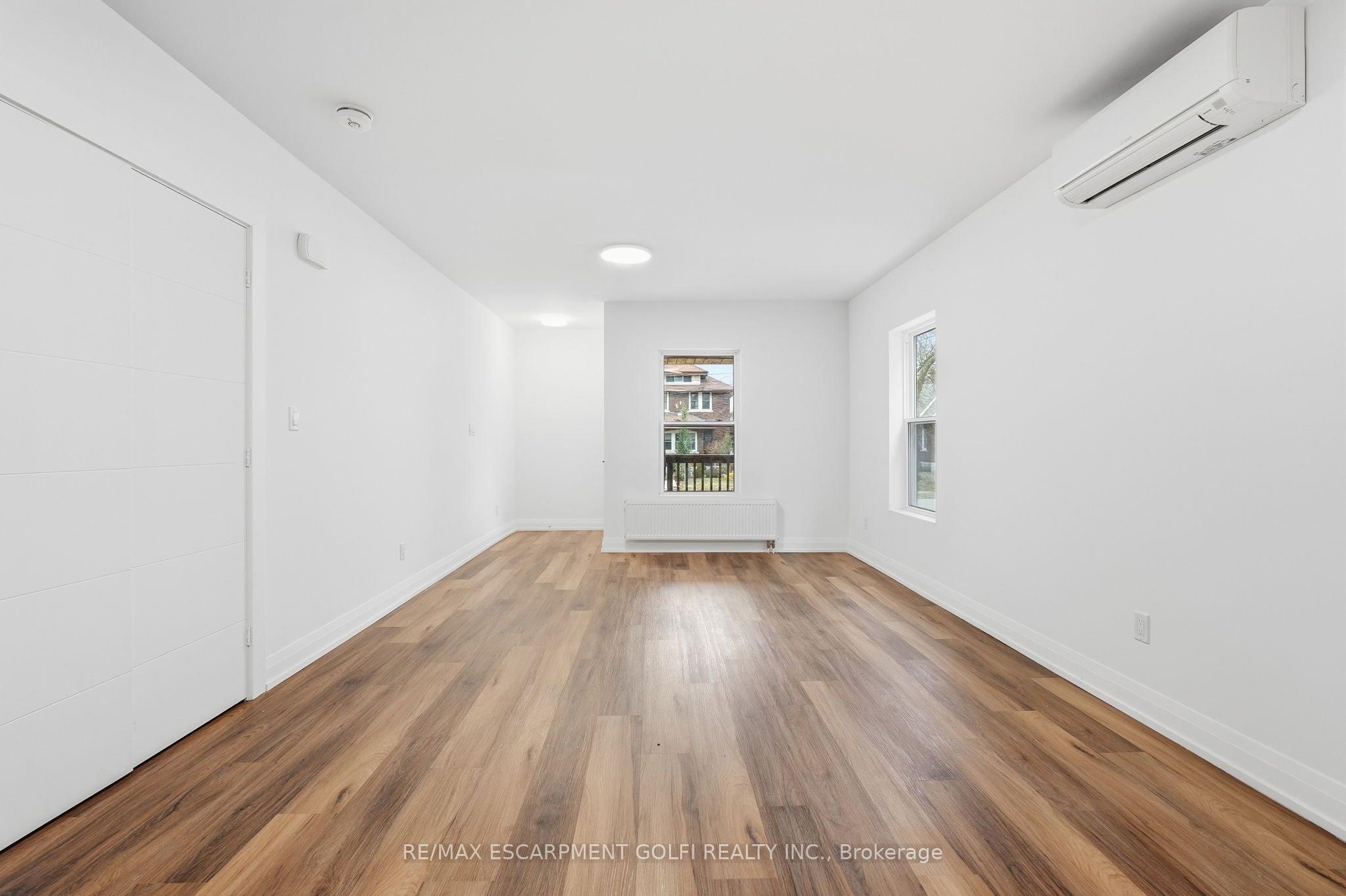 4876 Simcoe Street 1 Property Photo 4
