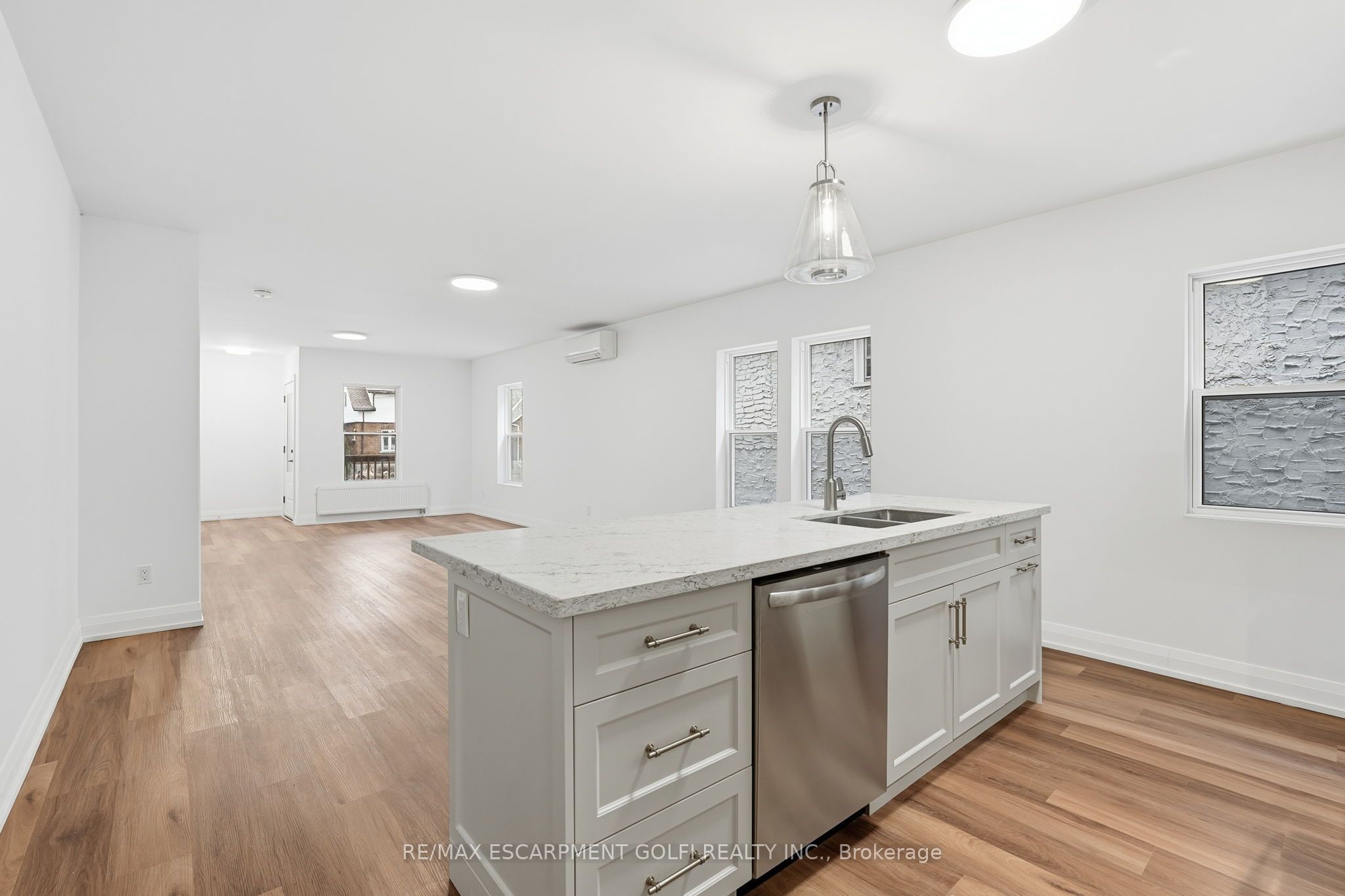 4876 Simcoe Street 1 Property Photo 7