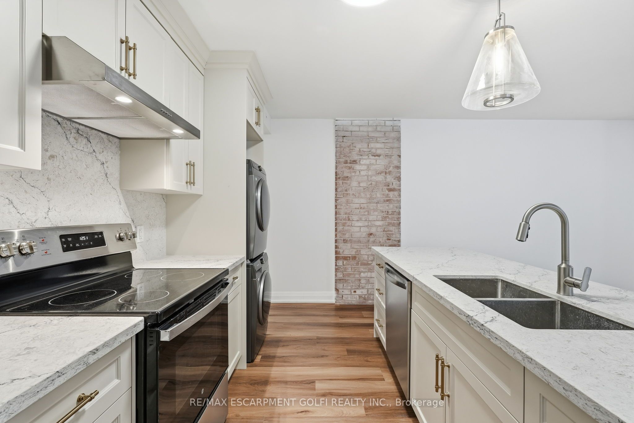 4876 Simcoe Street 1 Property Photo 8