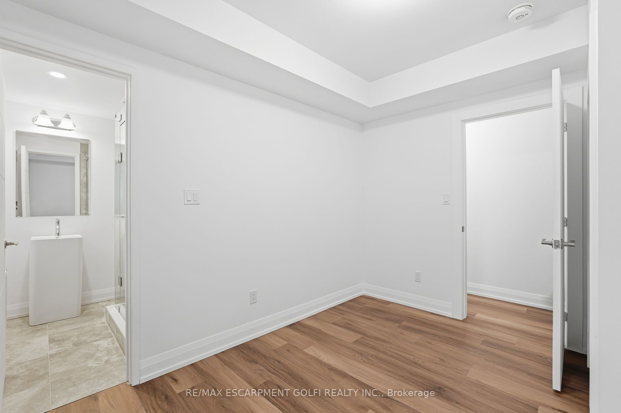 4876 Simcoe Street 1 Property Photo 10