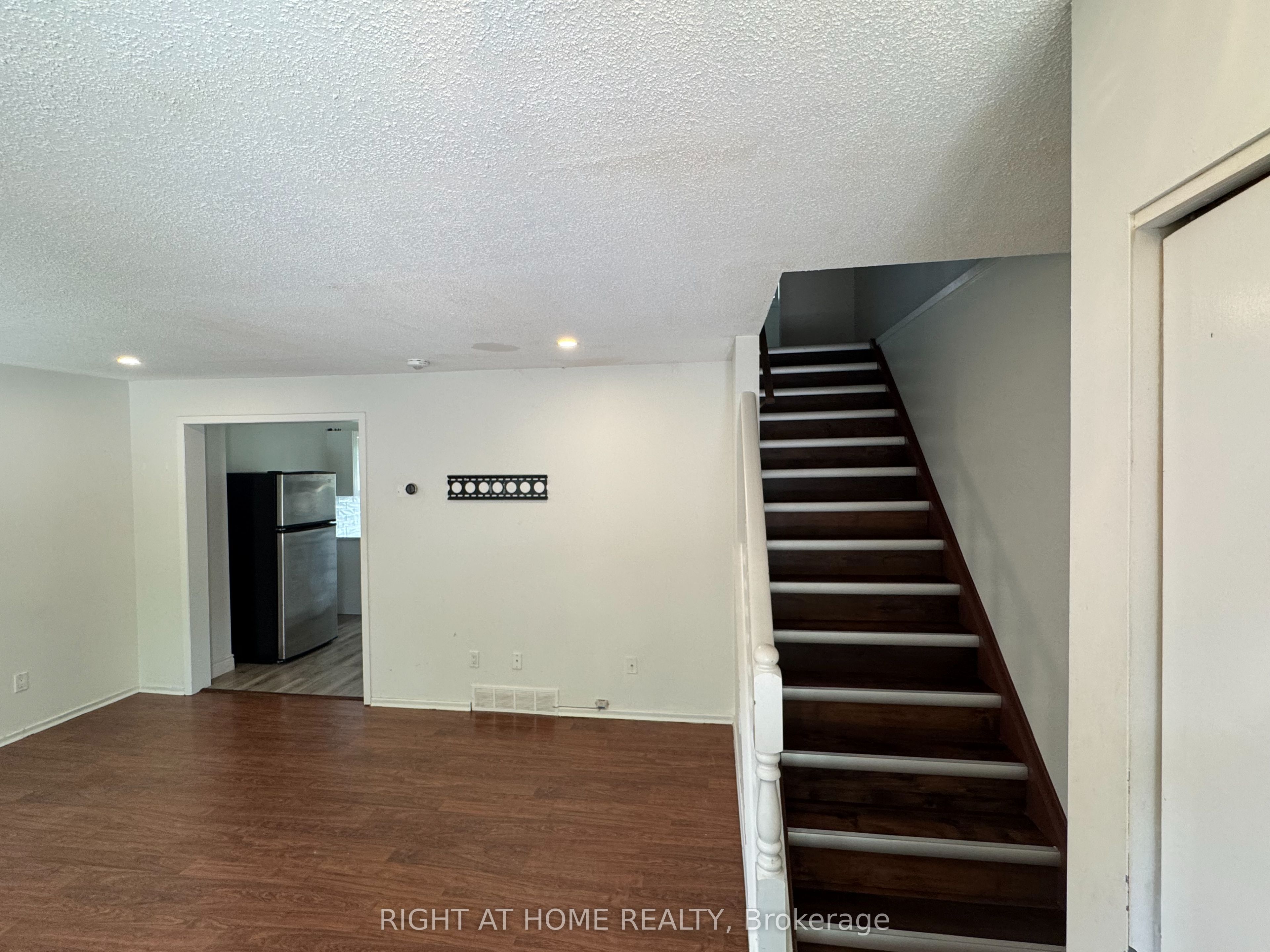 168 Golfdale Crescent Property Photo 3