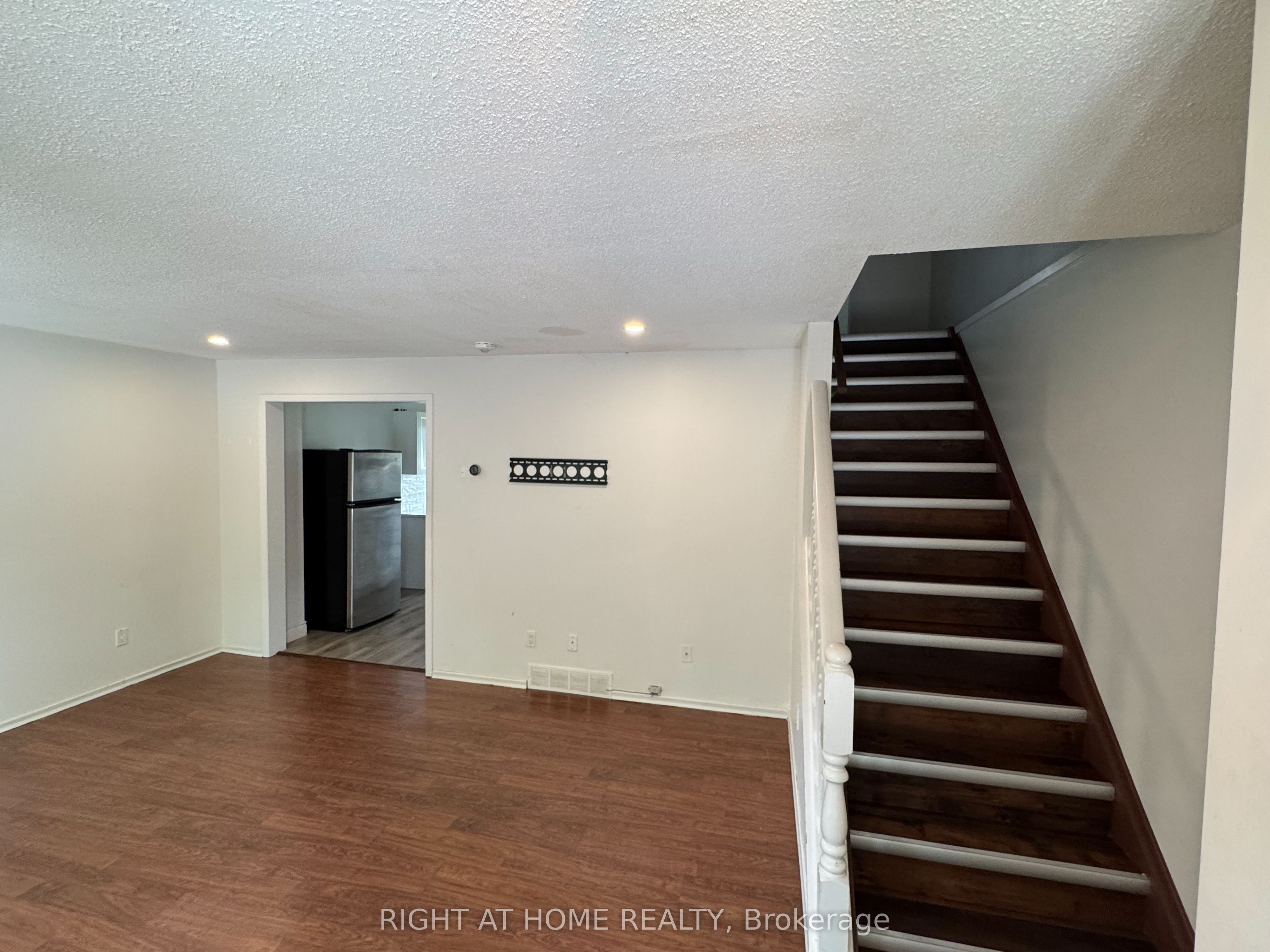 168 Golfdale Crescent Property Photo 4
