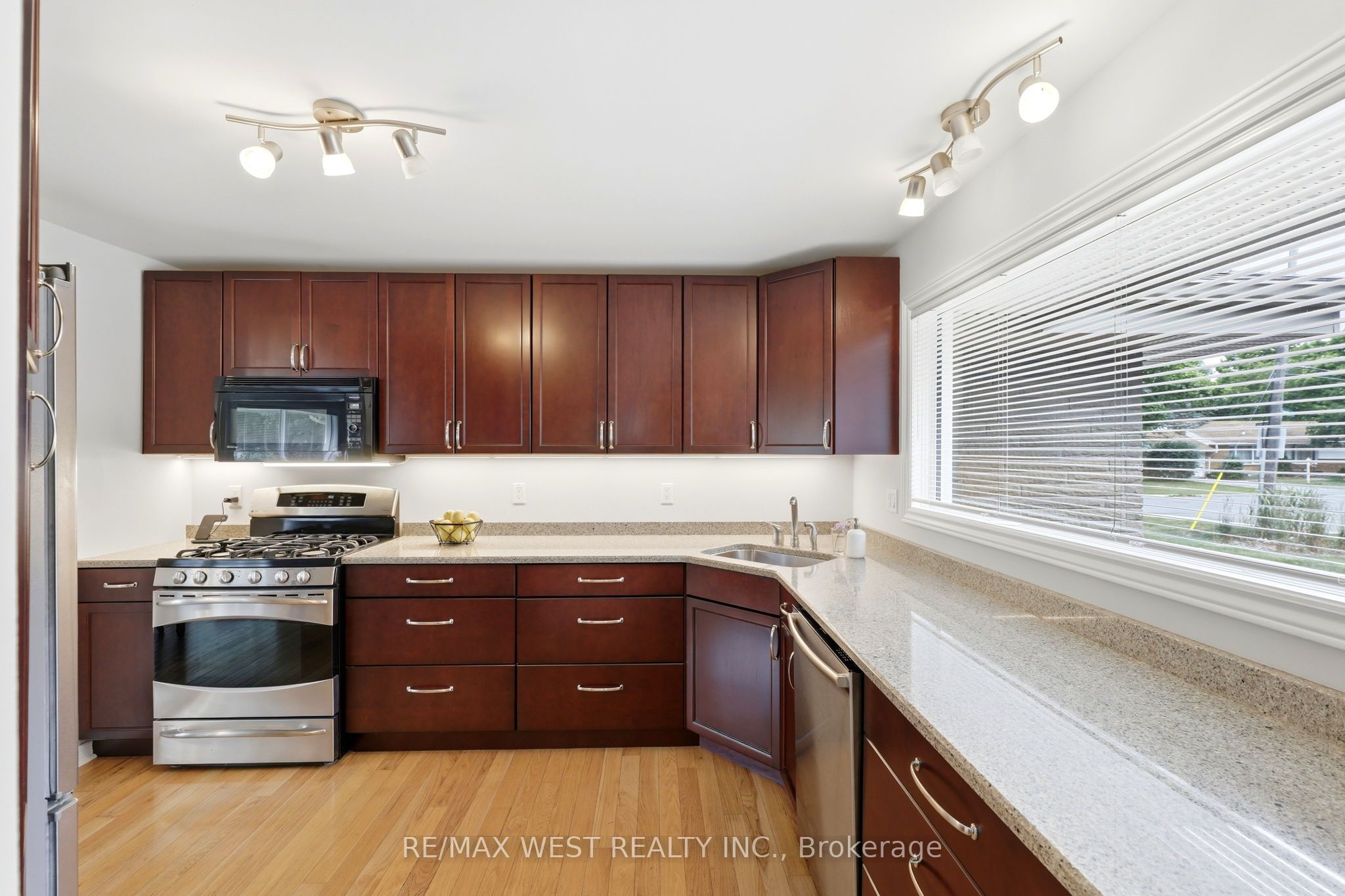 274 Tamblyn Drive Property Photo 4
