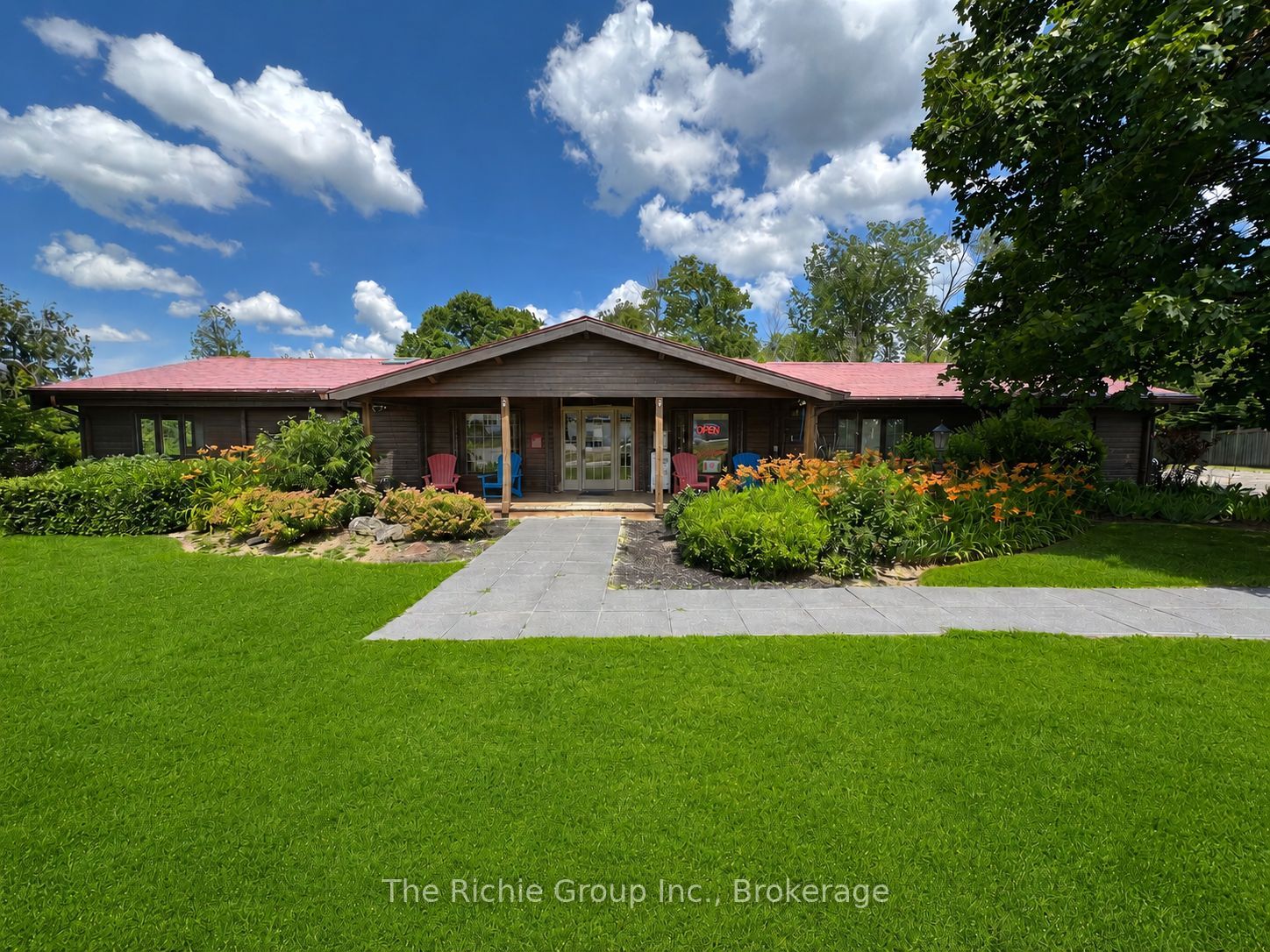 933009 Airport Road Property Photo 1