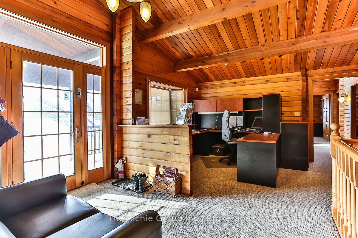 933009 Airport Road Property Photo 3