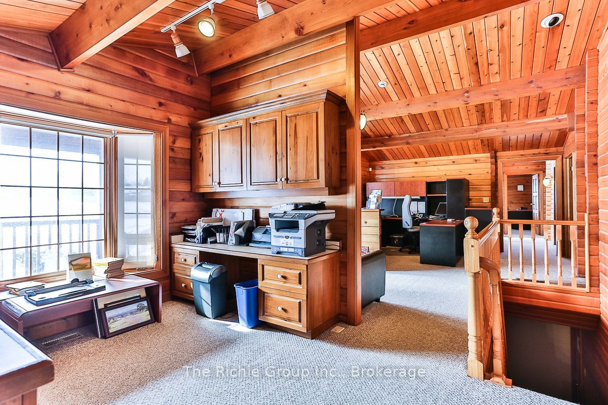 933009 Airport Road Property Photo 4