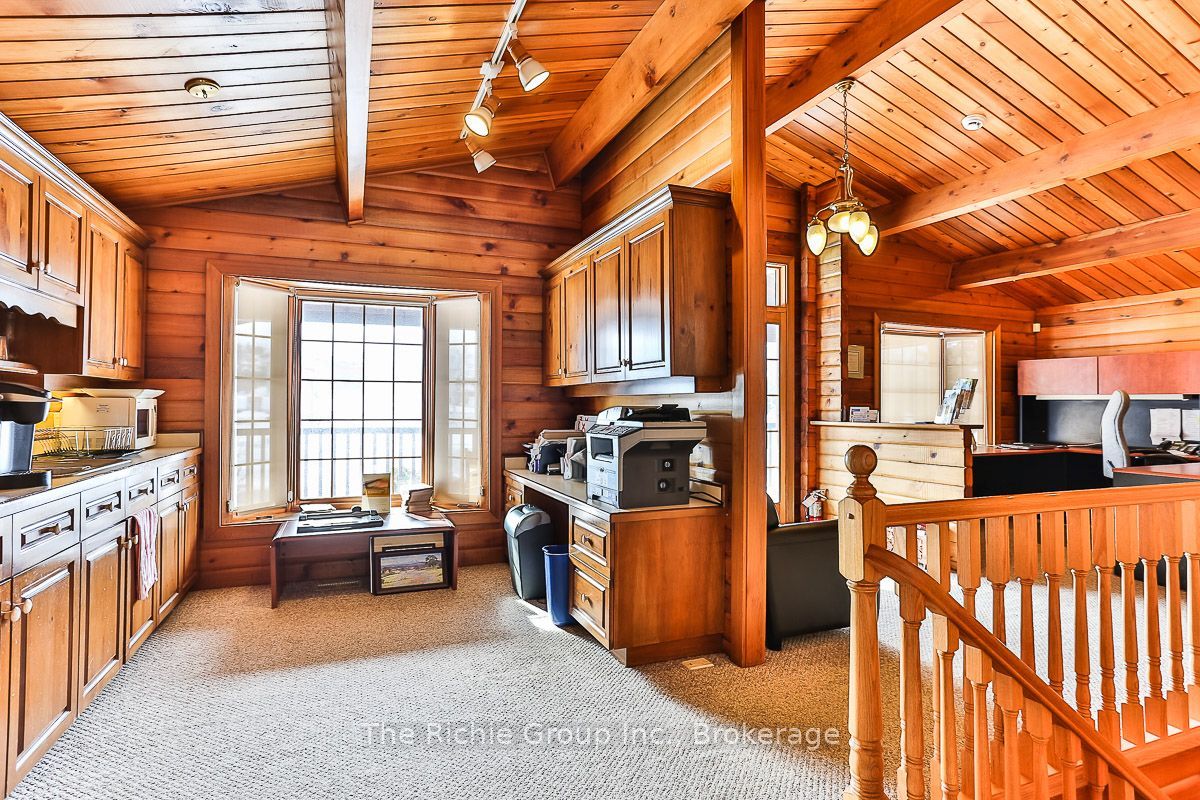 933009 Airport Road Property Photo 5