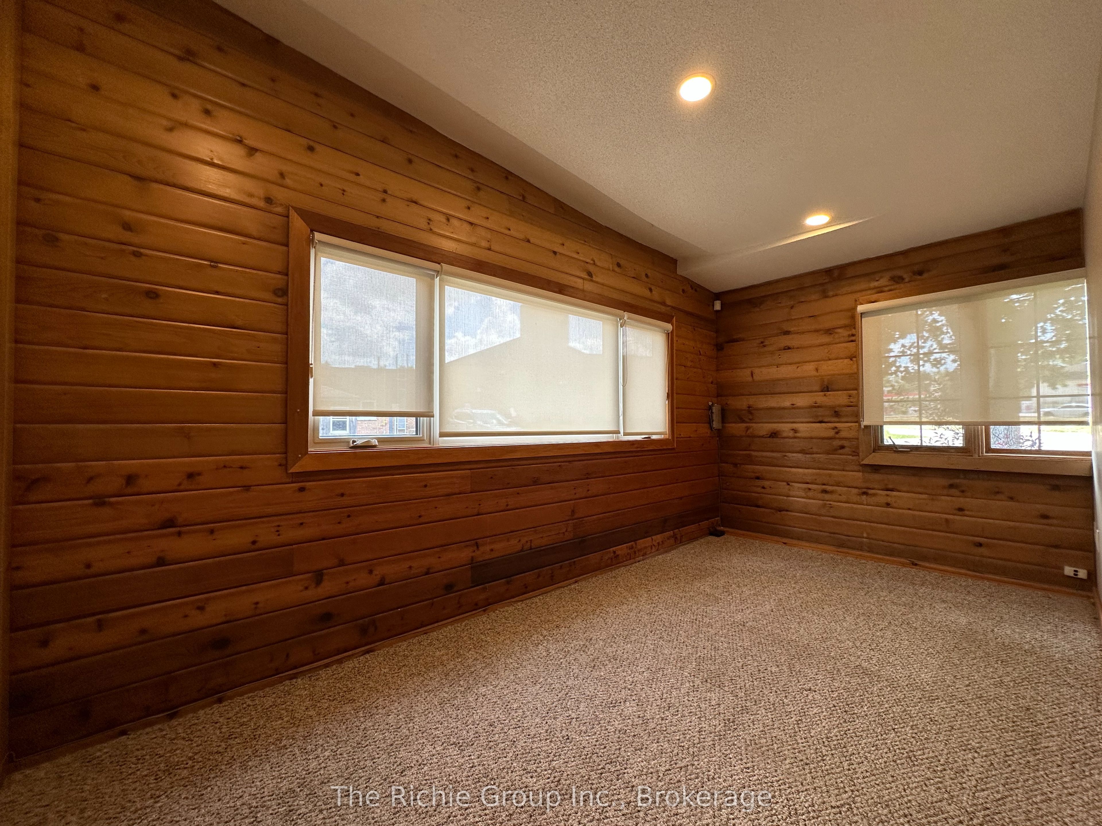 933009 Airport Road Property Photo 6