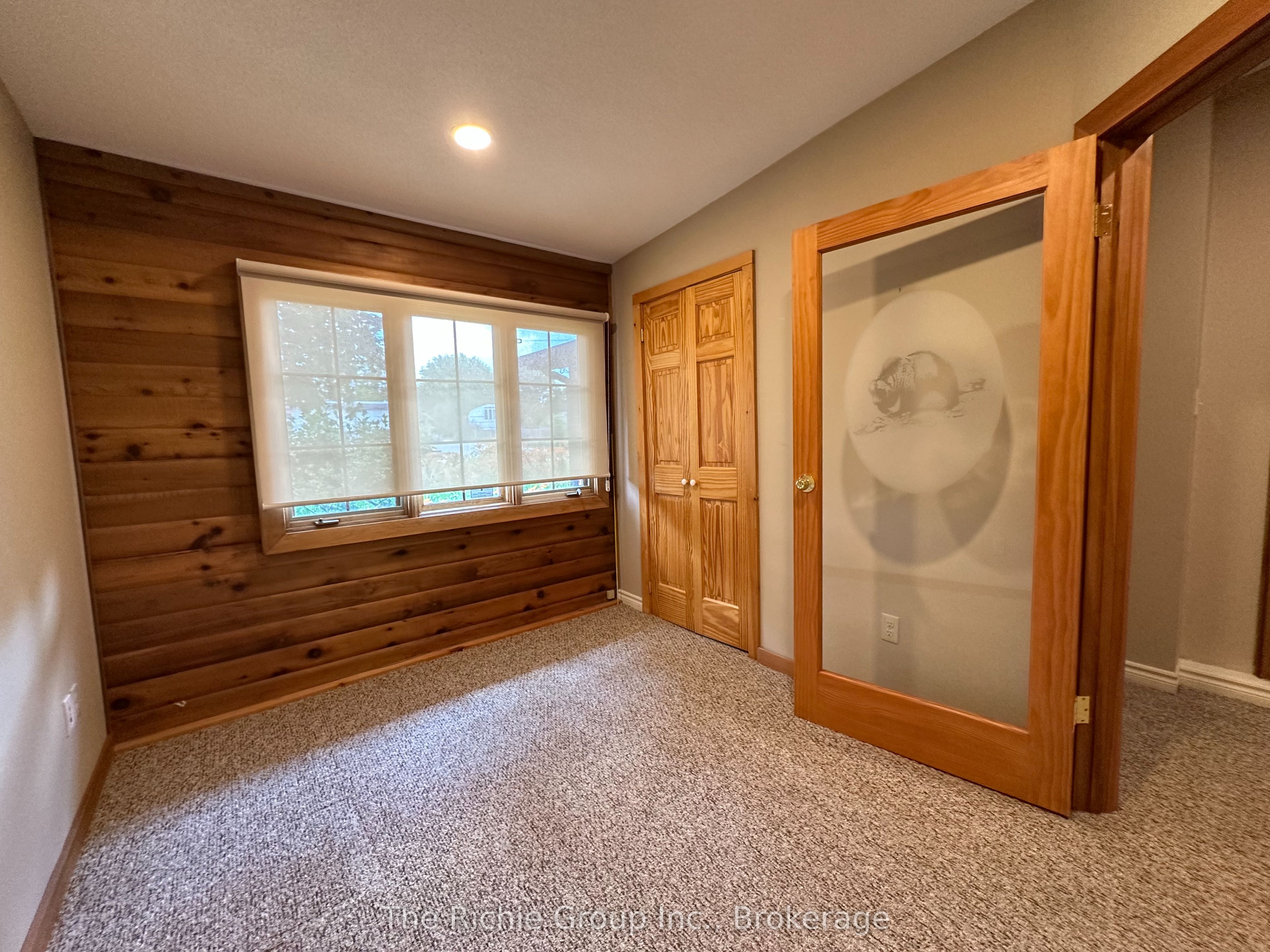 933009 Airport Road Property Photo 11