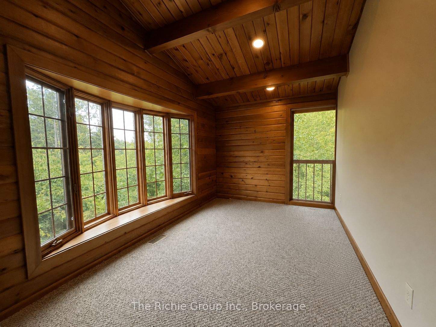 933009 Airport Road Property Photo 12