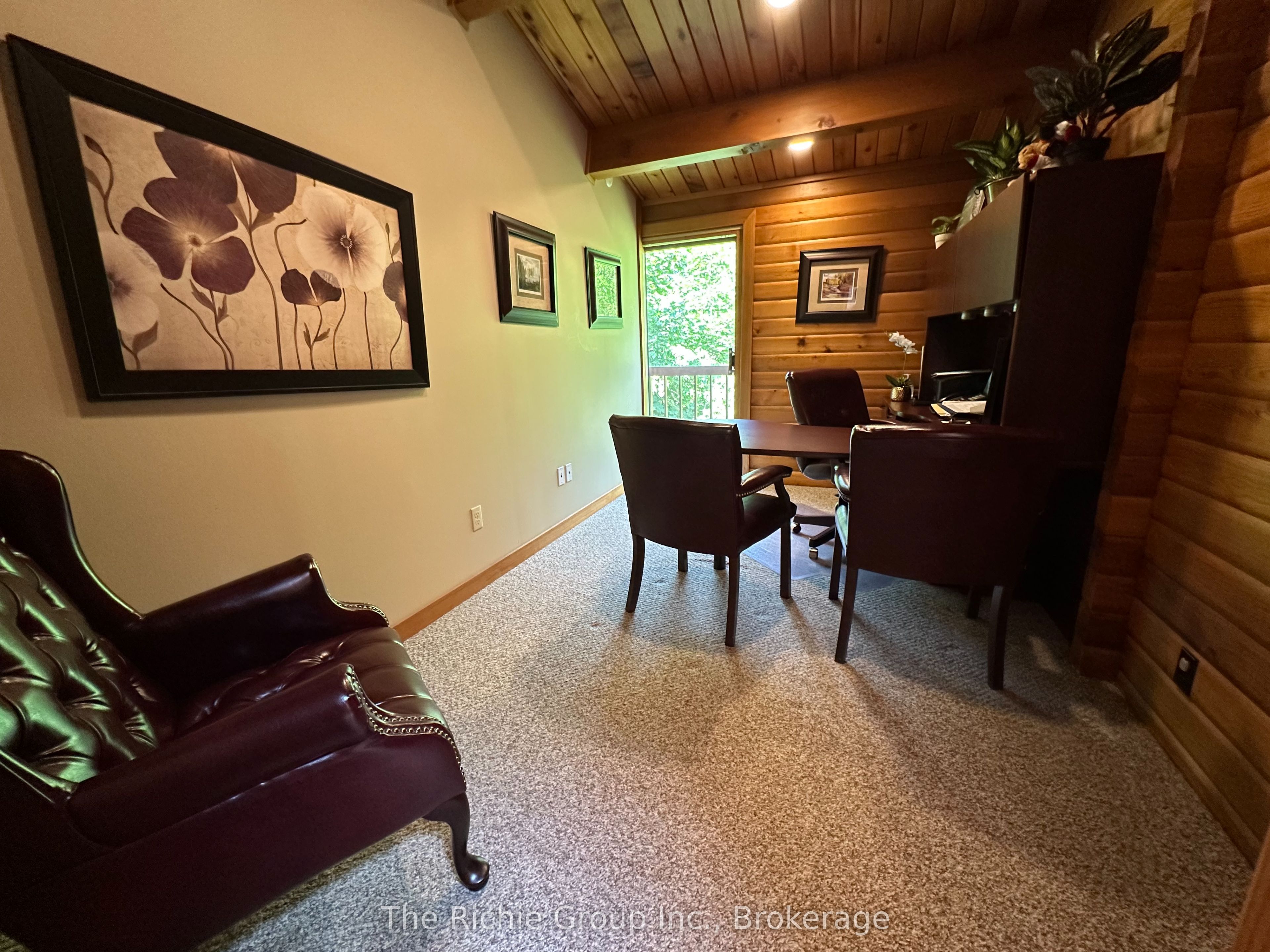 933009 Airport Road Property Photo 13