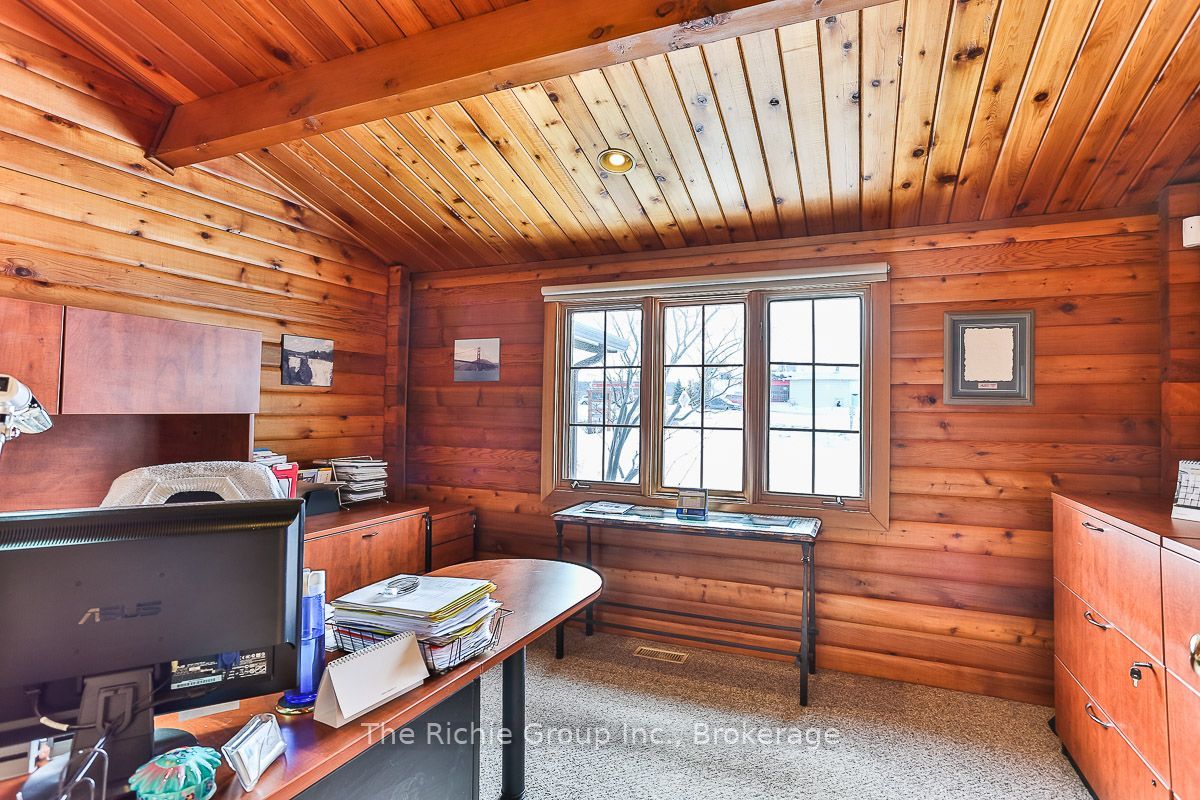 933009 Airport Road Property Photo 15