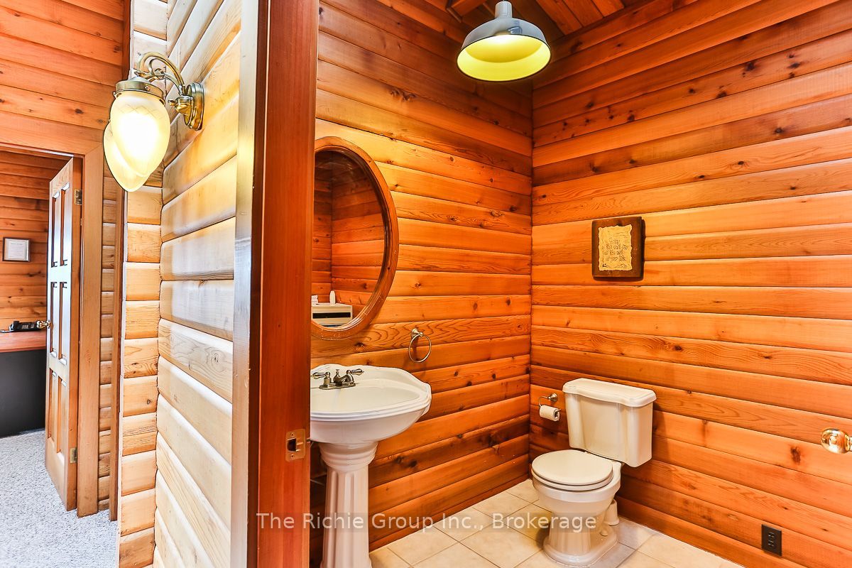 933009 Airport Road Property Photo 16