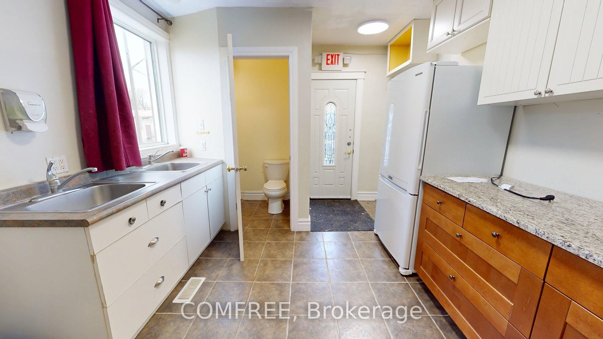 1405 King Street E Property Photo 6