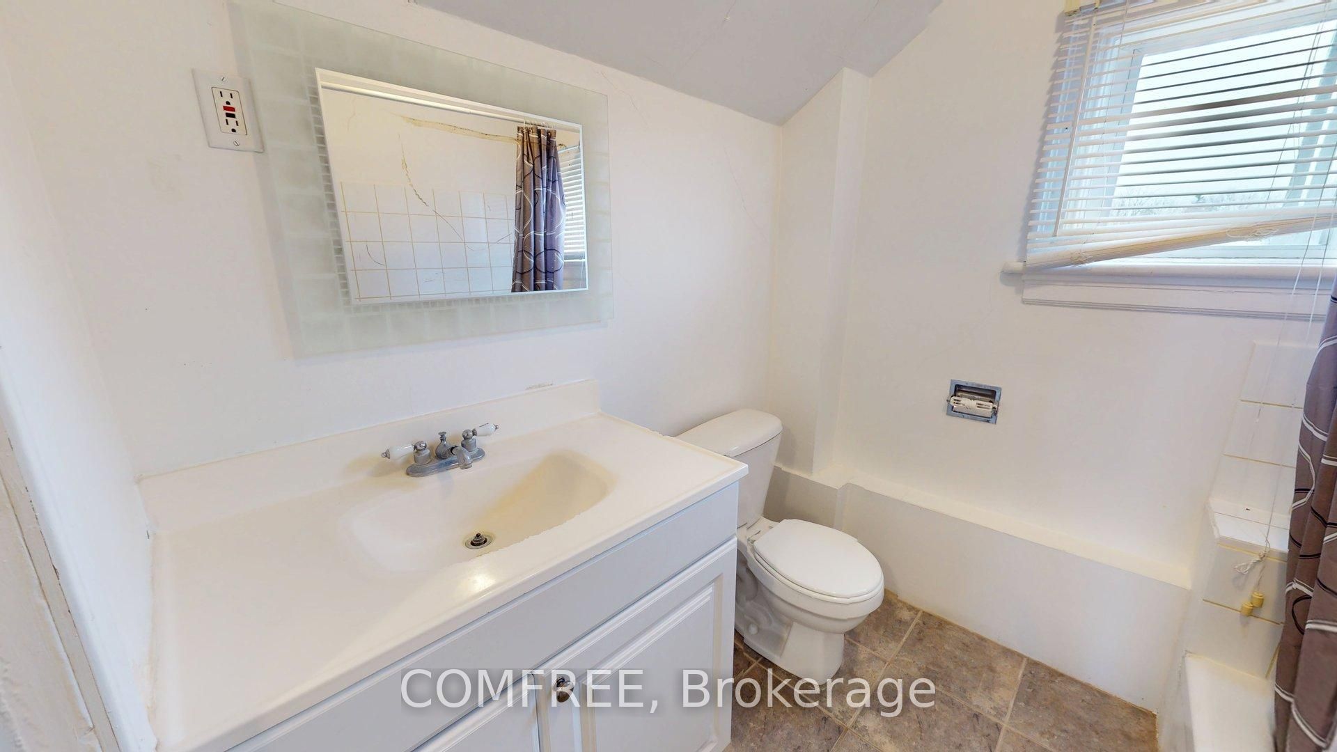 1405 King Street E Property Photo 11