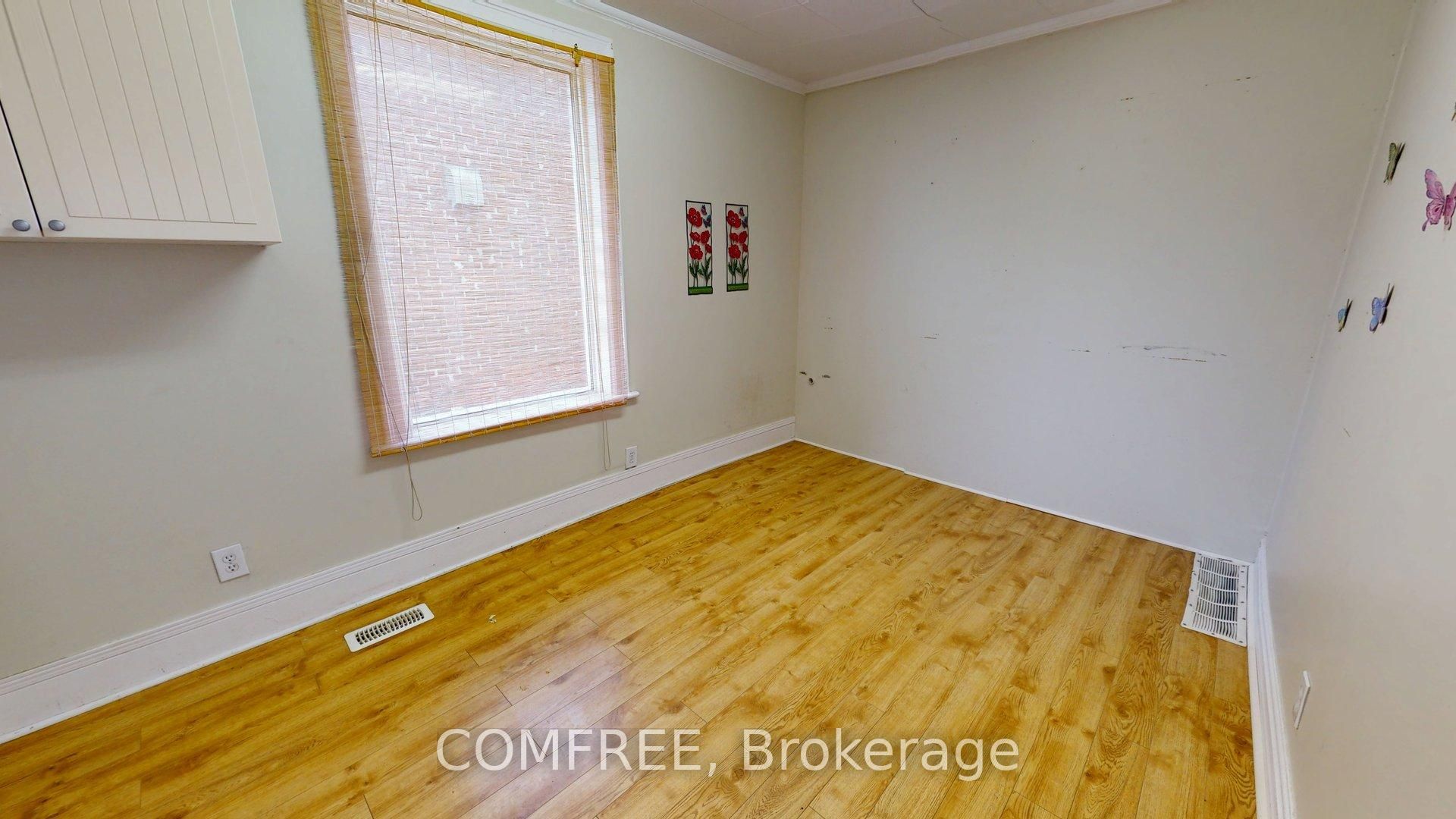 1405 King Street E Property Photo 2