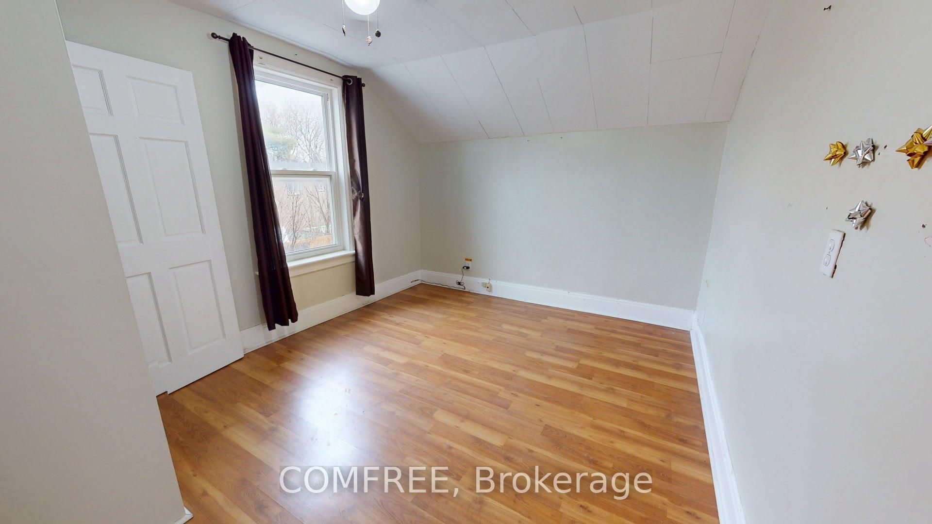 1405 King Street E Property Photo 12