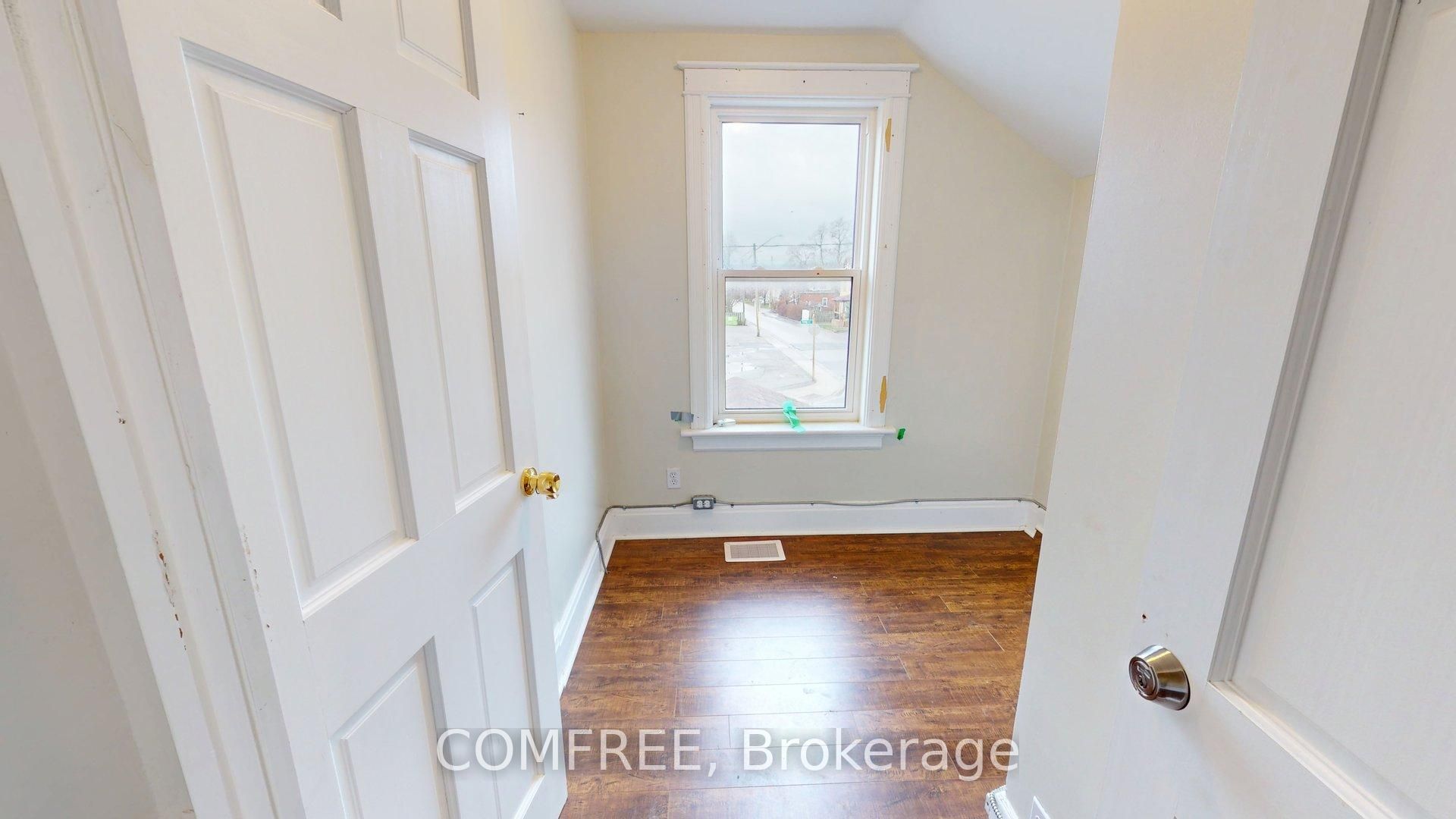 1405 King Street E Property Photo 18