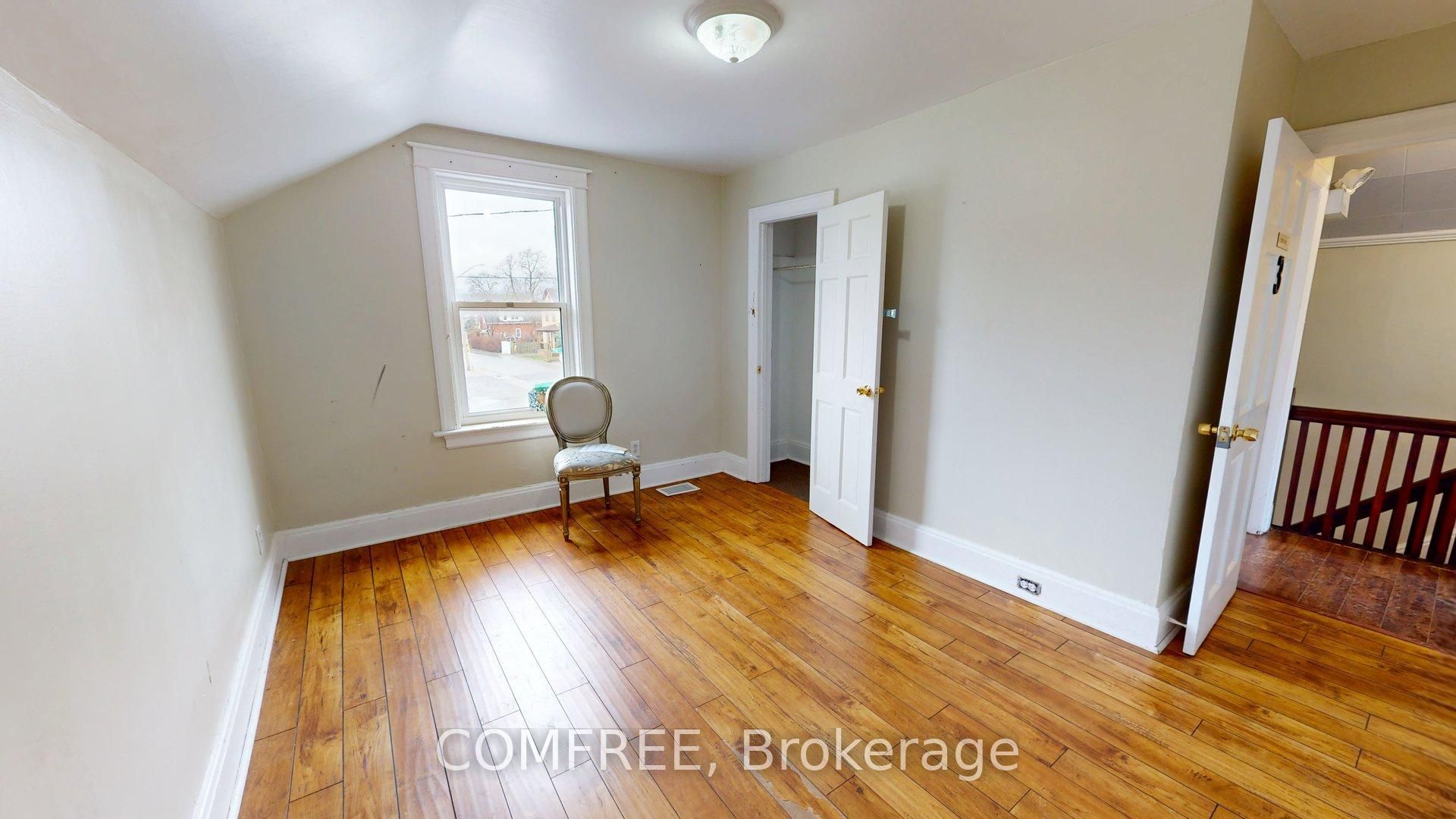 1405 King Street E Property Photo 17