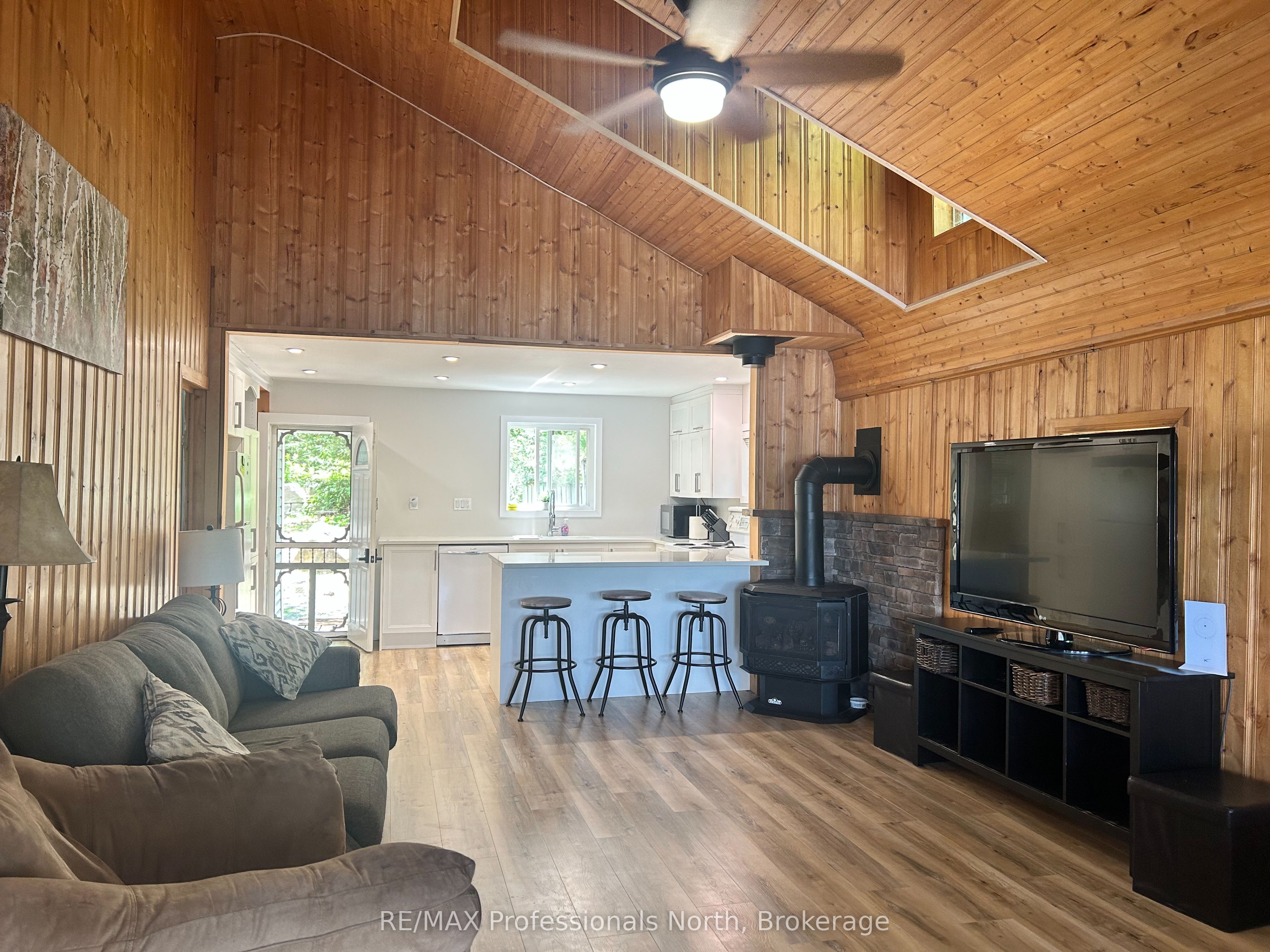 1129 Comak Crescent Property Photo 11