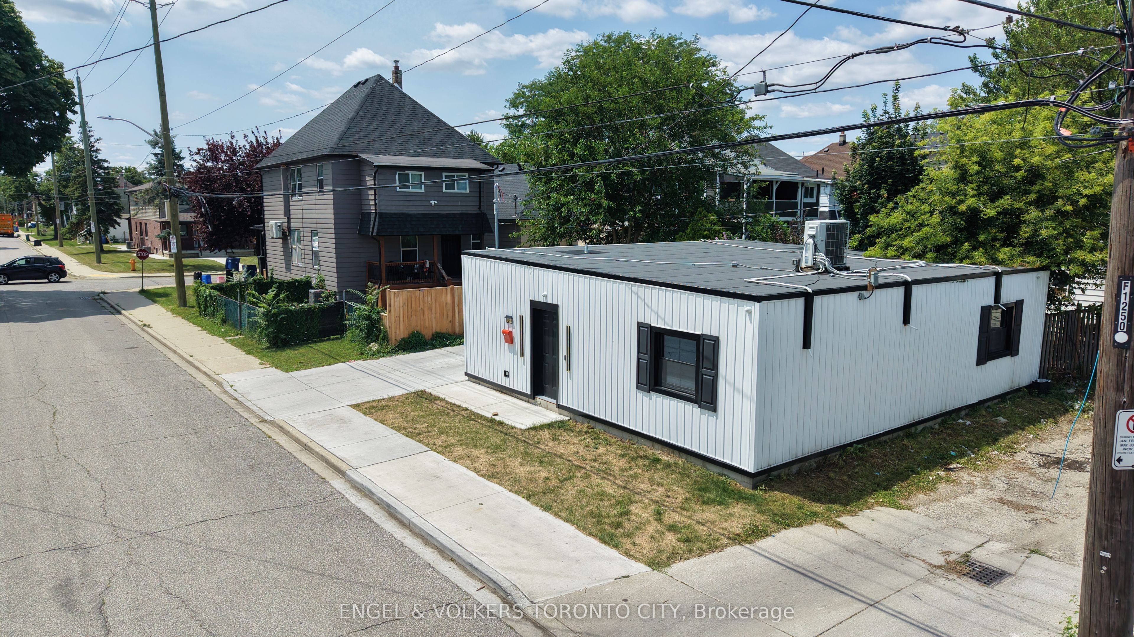 792 Pierre Avenue Property Photo 6