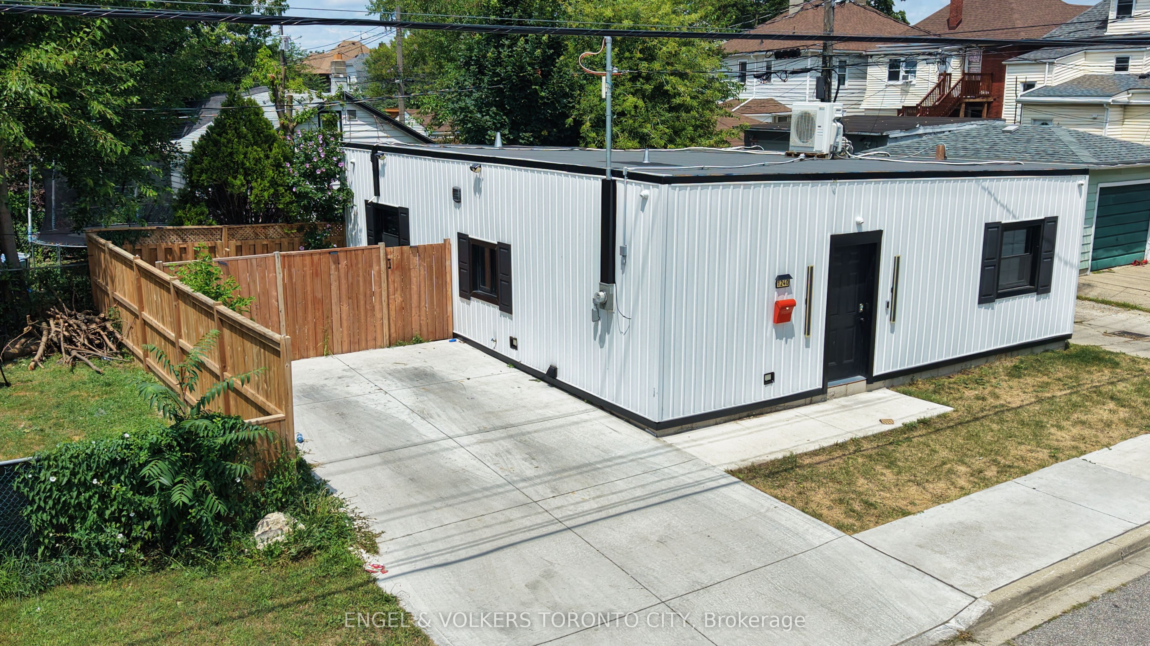 792 Pierre Avenue Property Photo 7