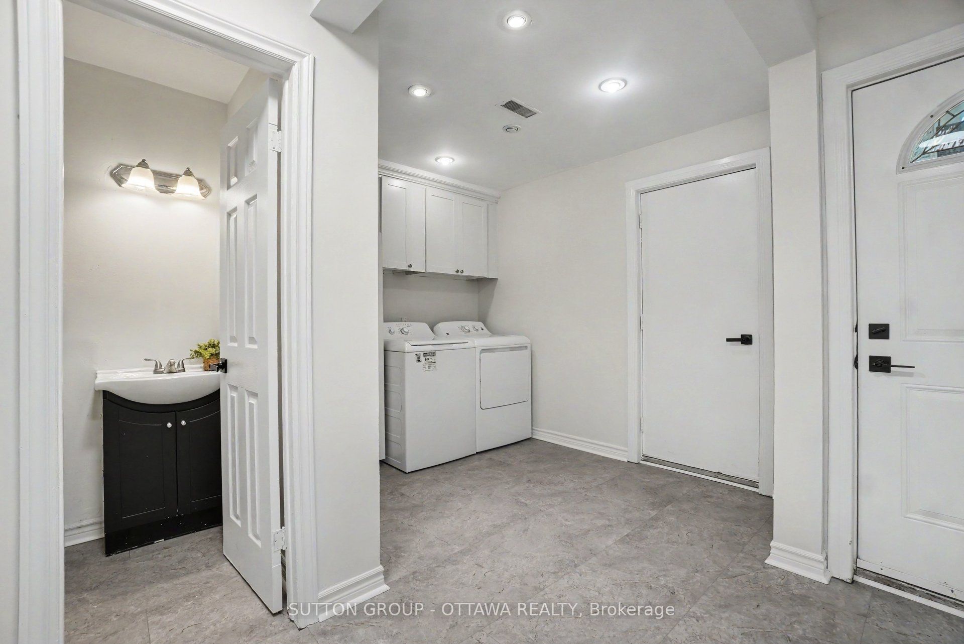 1833 Brousseau Crescent Property Photo 3