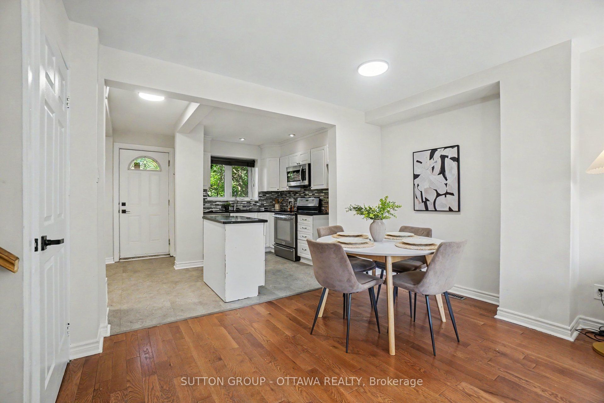 1833 Brousseau Crescent Property Photo 7