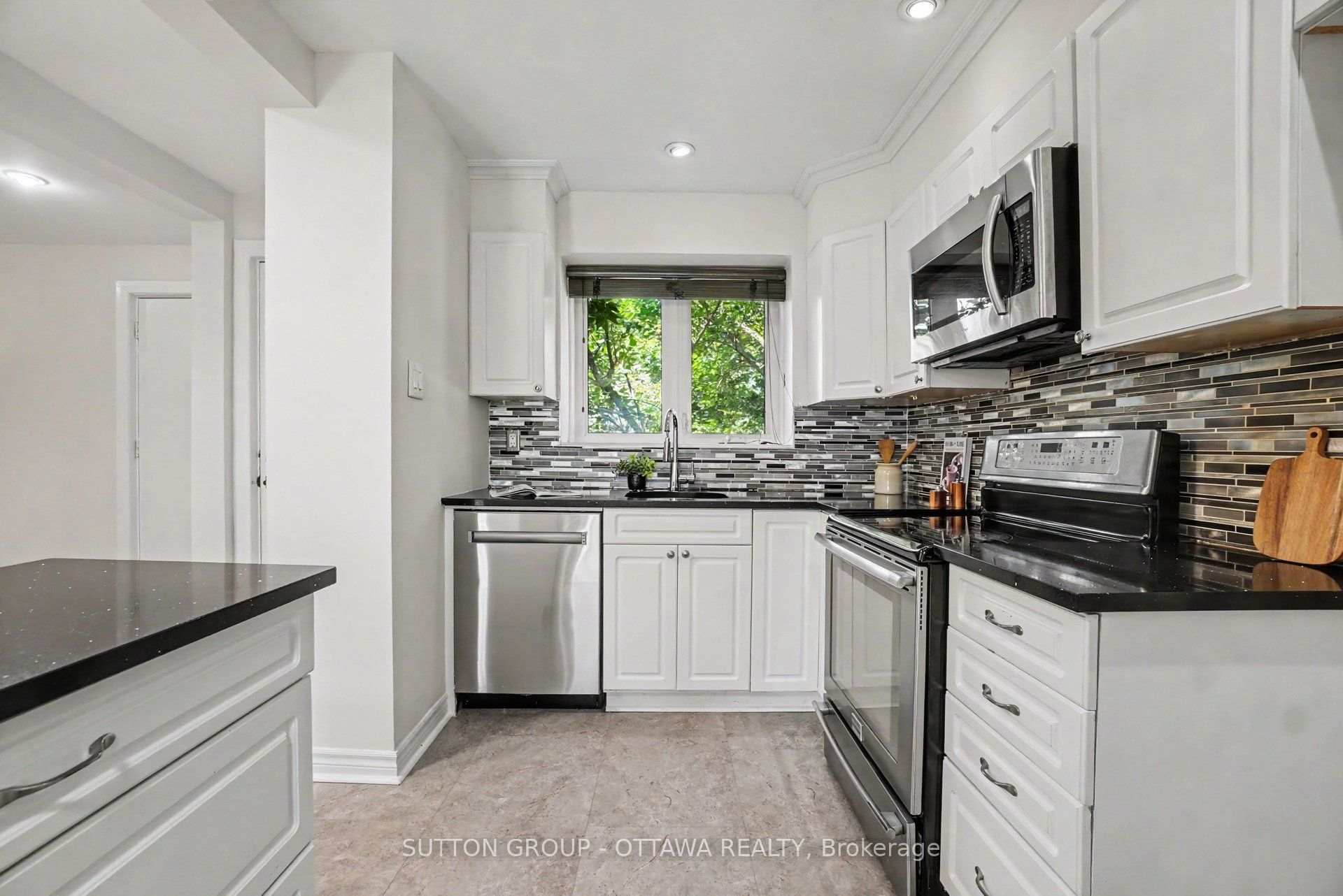 1833 Brousseau Crescent Property Photo 9
