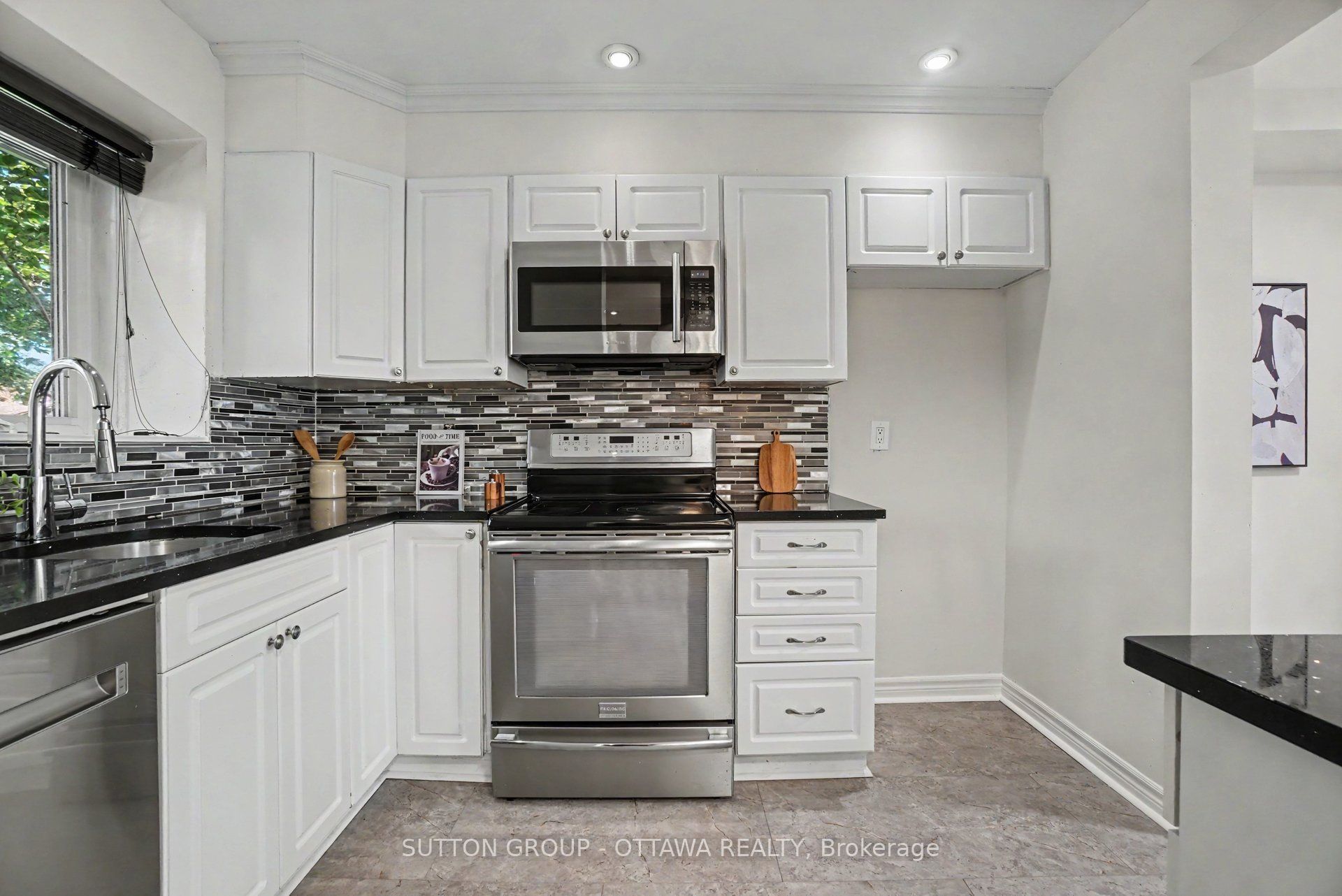 1833 Brousseau Crescent Property Photo 10