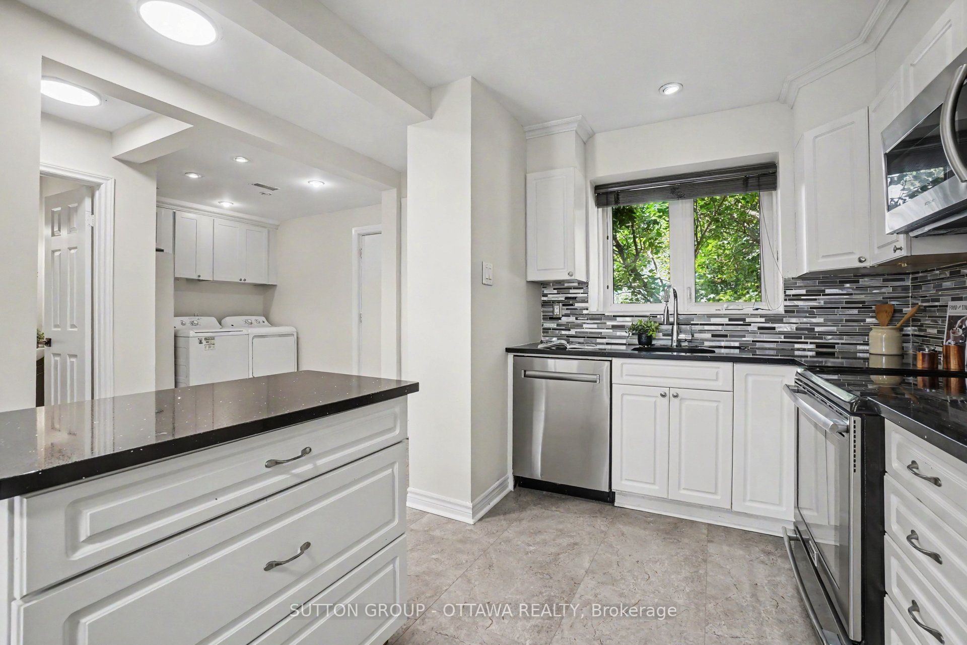 1833 Brousseau Crescent Property Photo 11