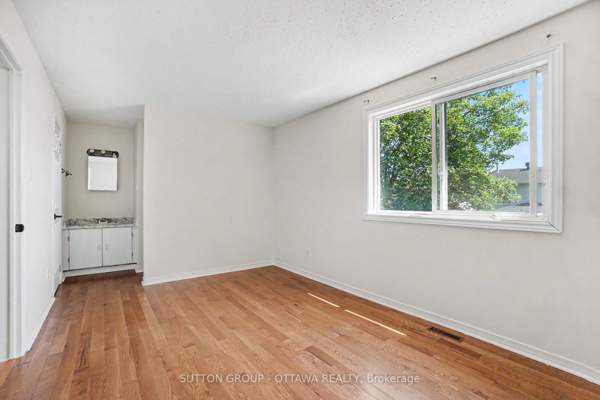1833 Brousseau Crescent Property Photo 16