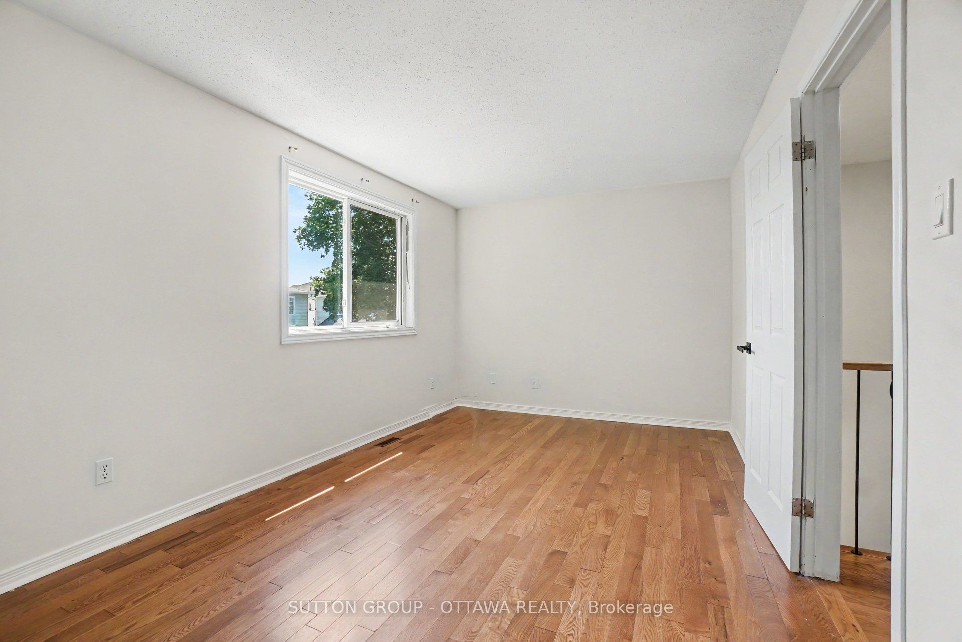 1833 Brousseau Crescent Property Photo 18