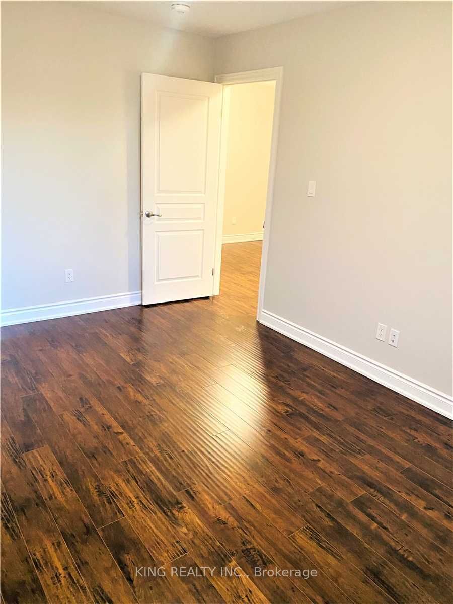 285 Silverwood Avenue Property Photo 9