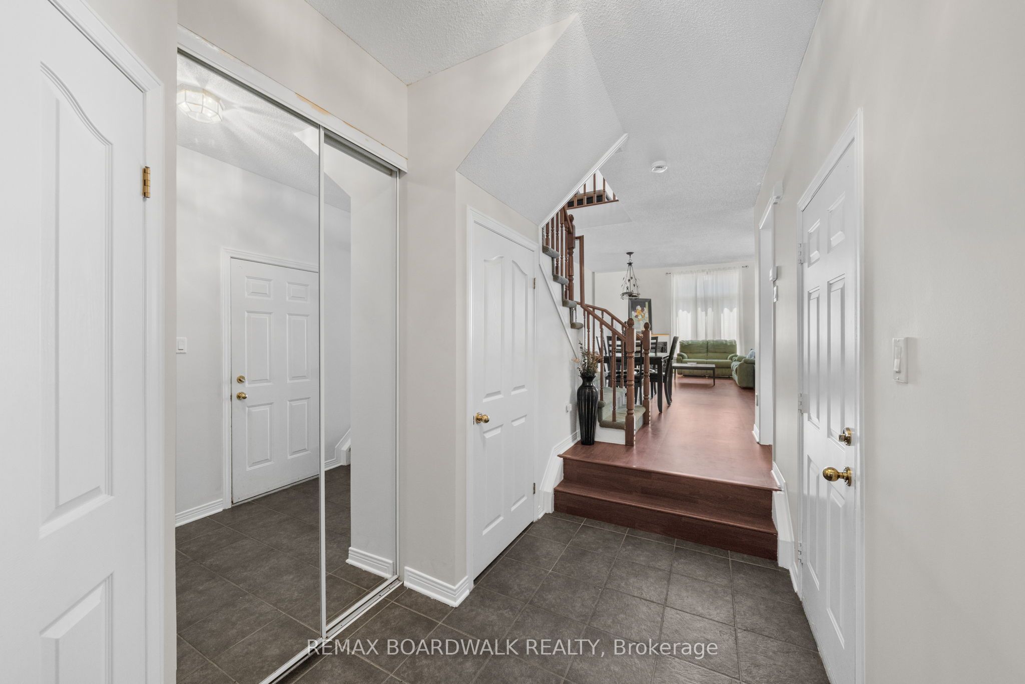 50 Gray Crescent Property Photo 5