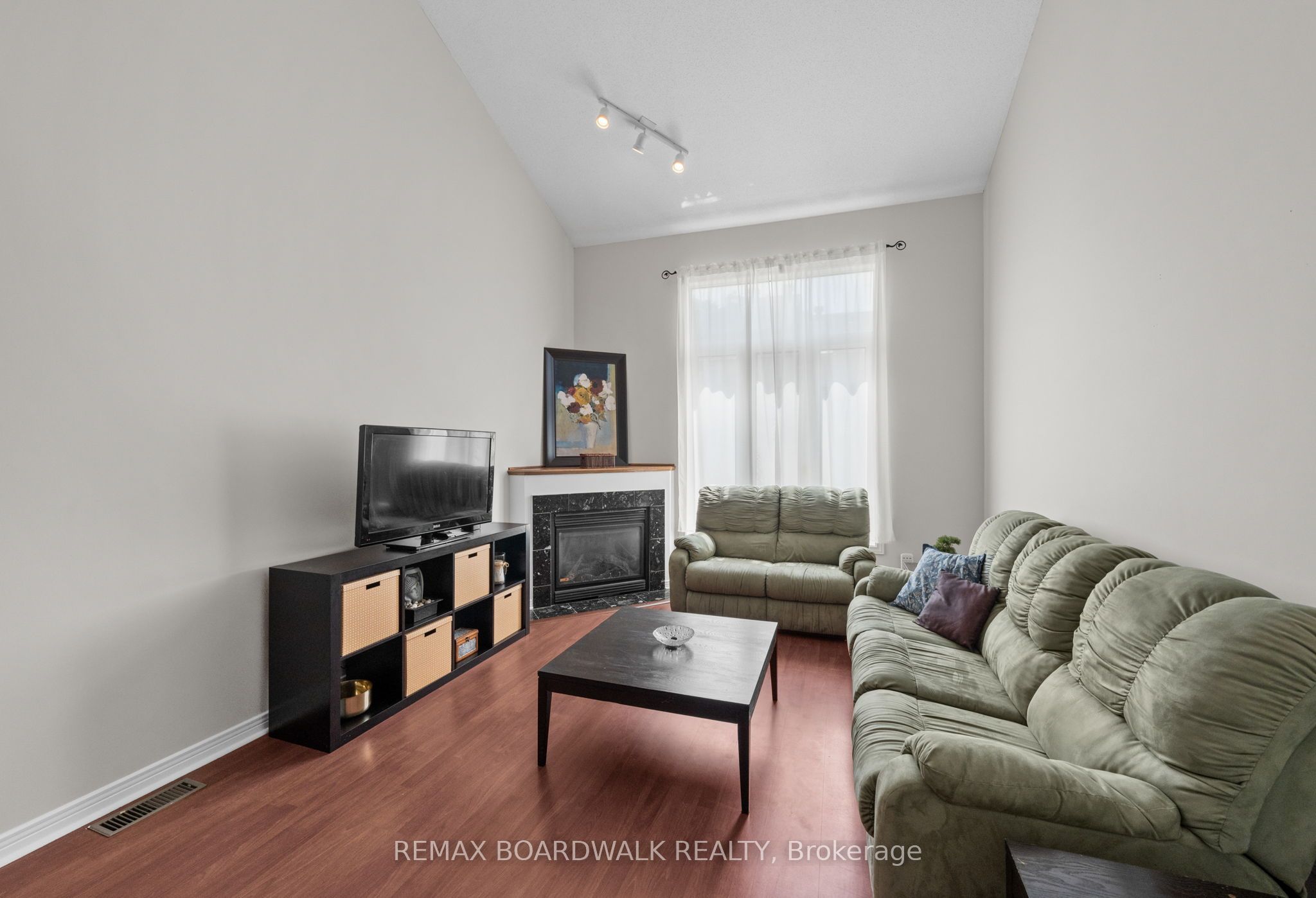50 Gray Crescent Property Photo 8