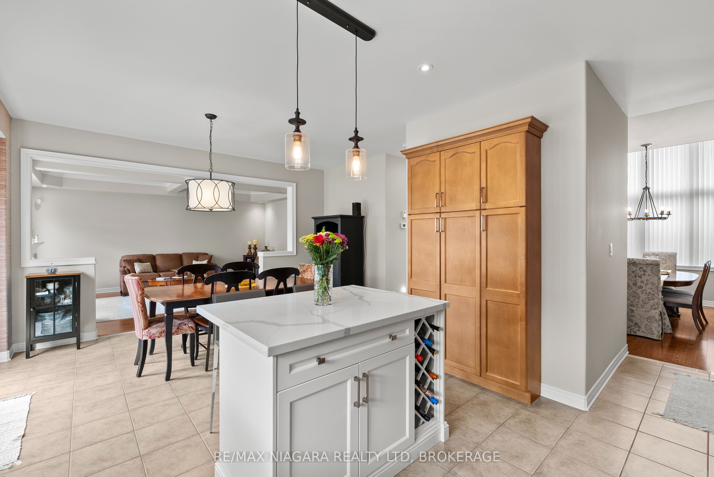282 Winterberry Boulevard Property Photo 12