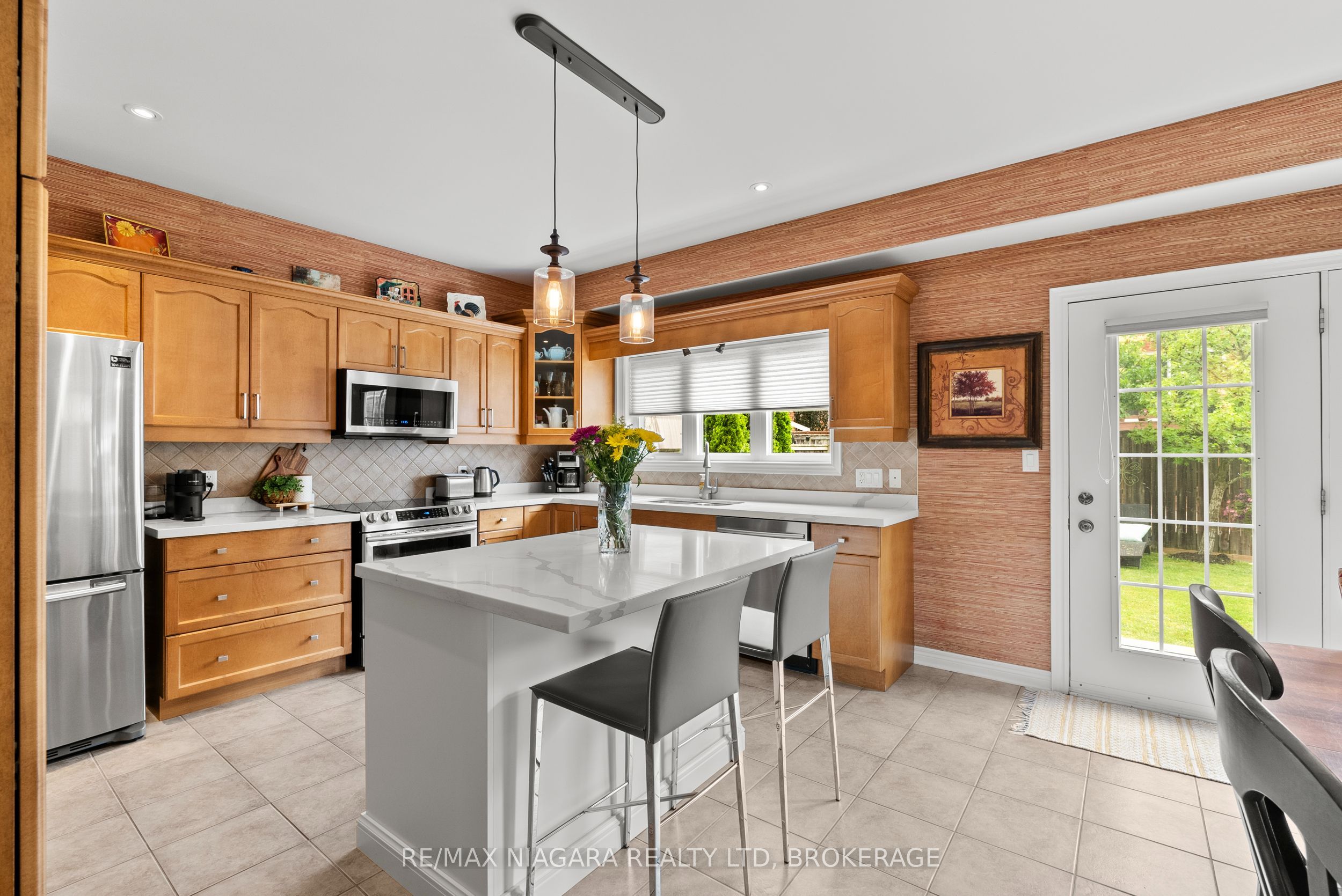 282 Winterberry Boulevard Property Photo 13