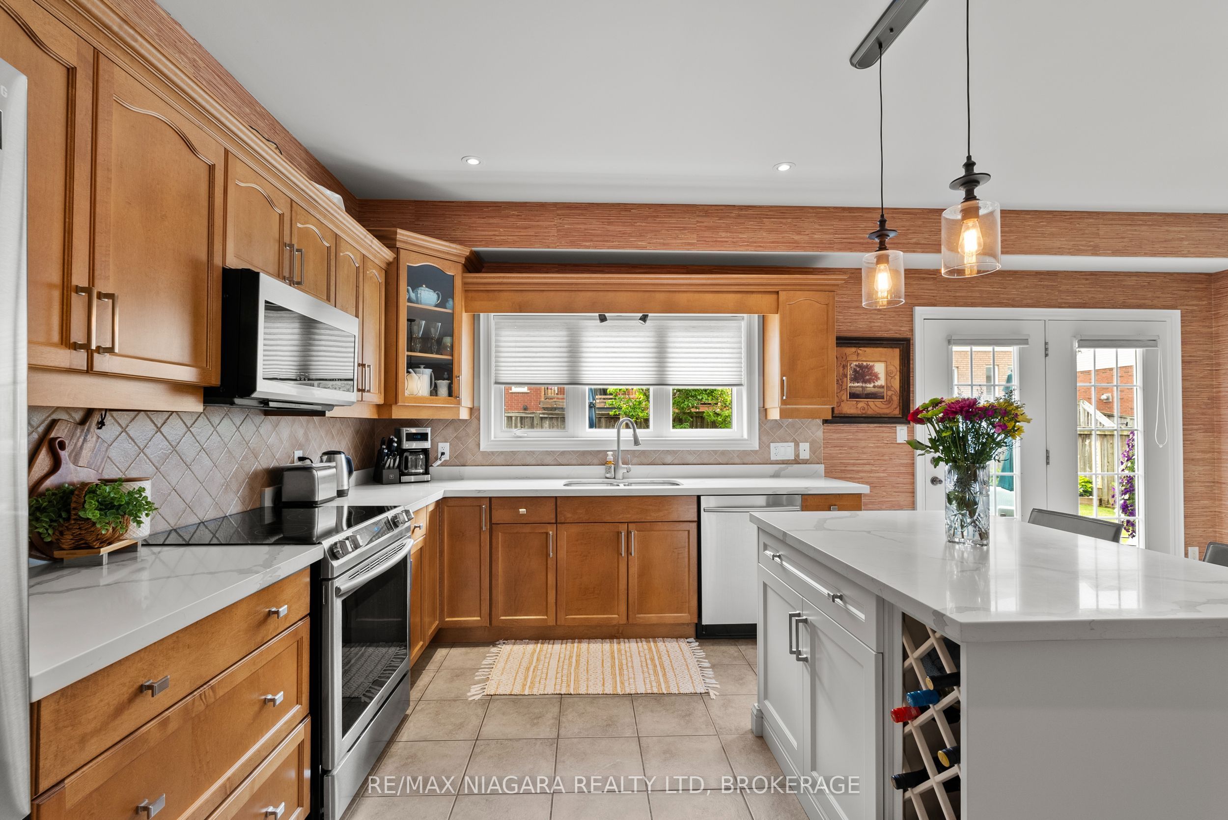 282 Winterberry Boulevard Property Photo 15