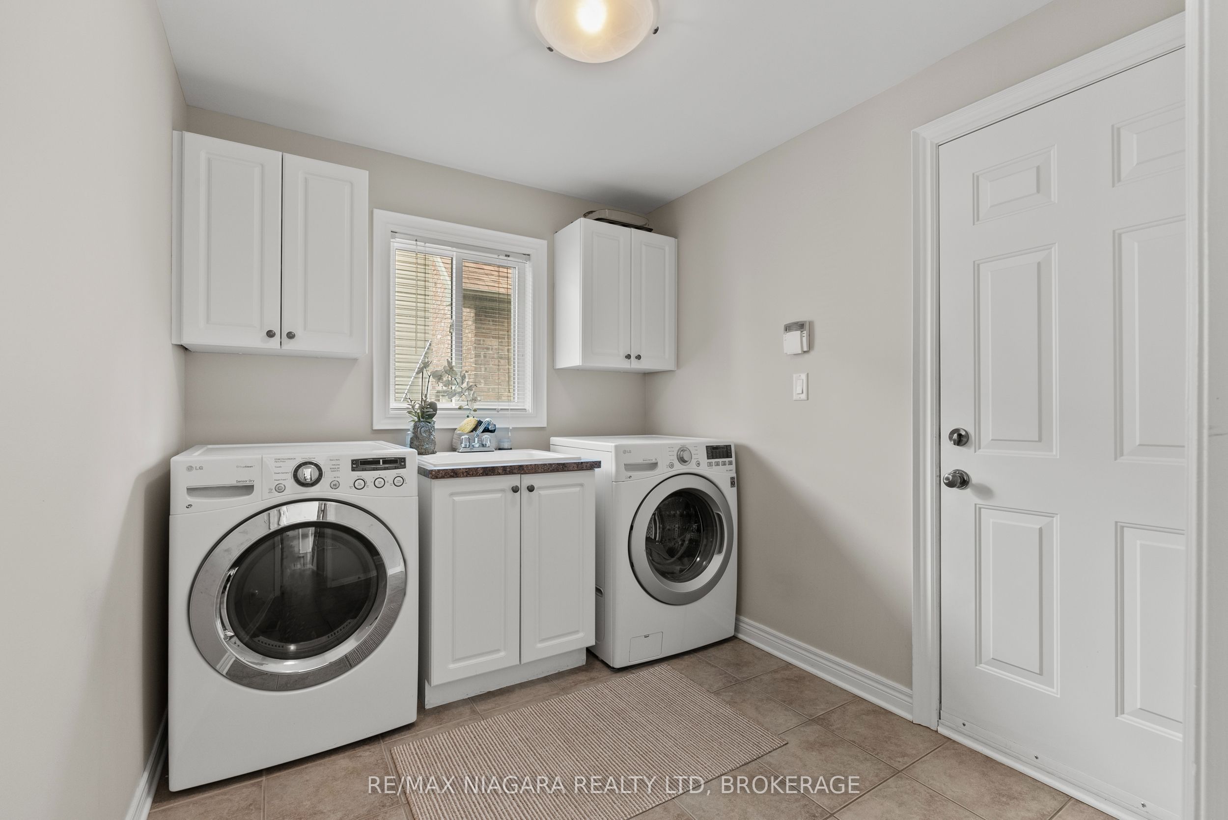 282 Winterberry Boulevard Property Photo 22