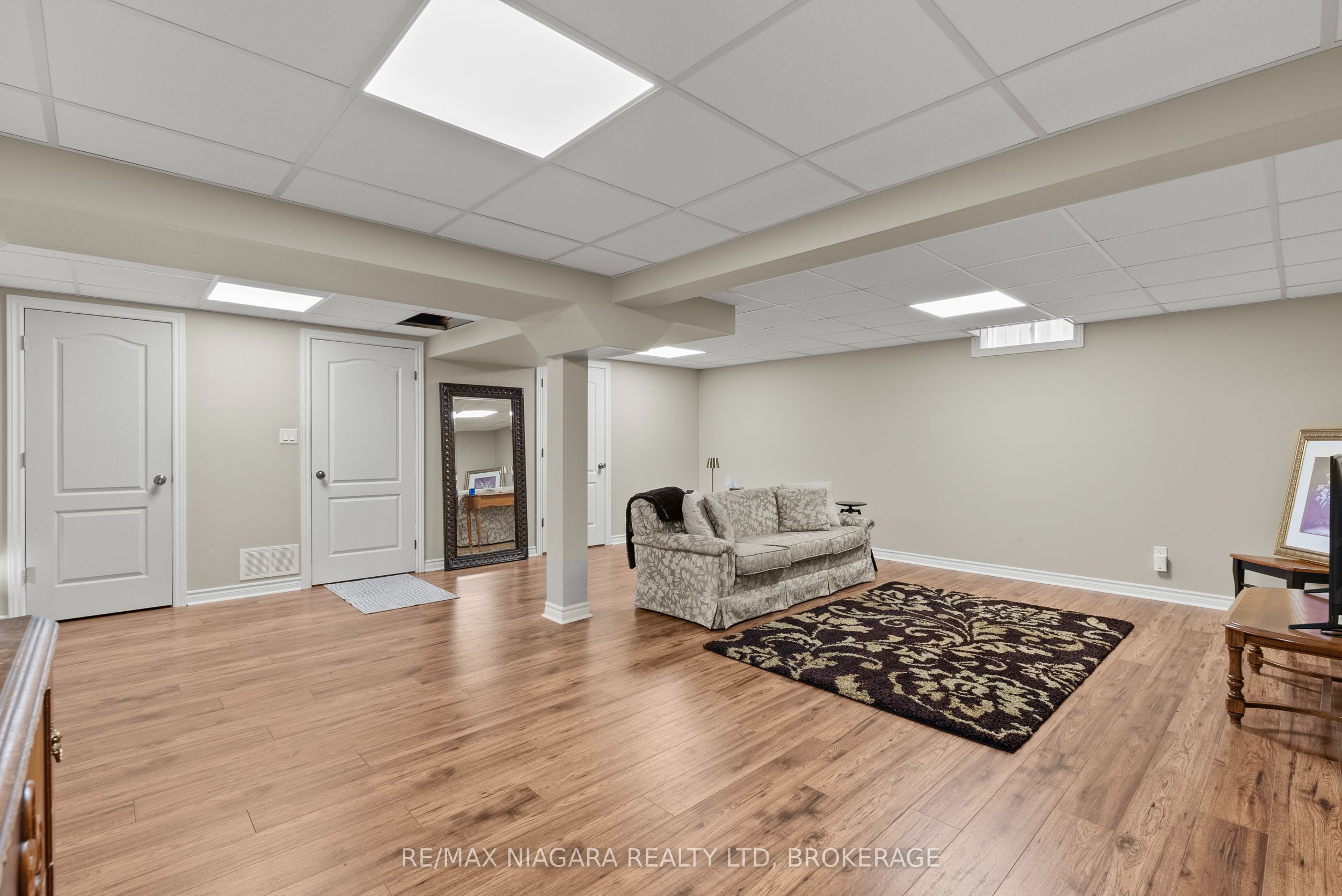 282 Winterberry Boulevard Property Photo 33