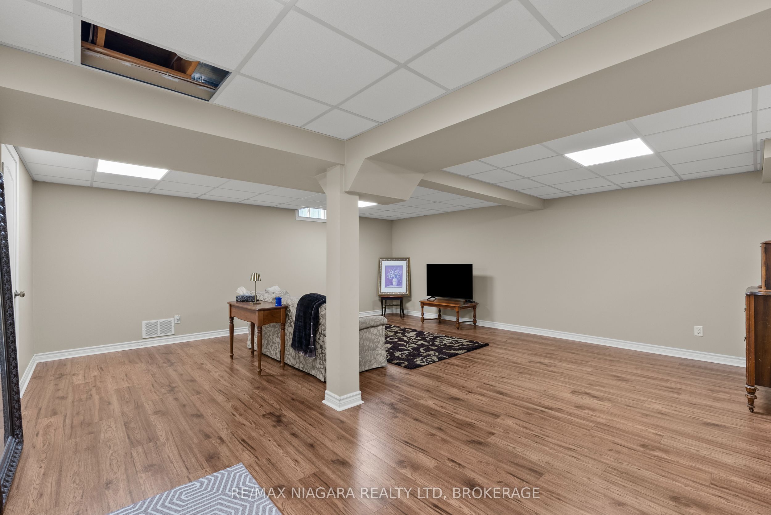 282 Winterberry Boulevard Property Photo 35